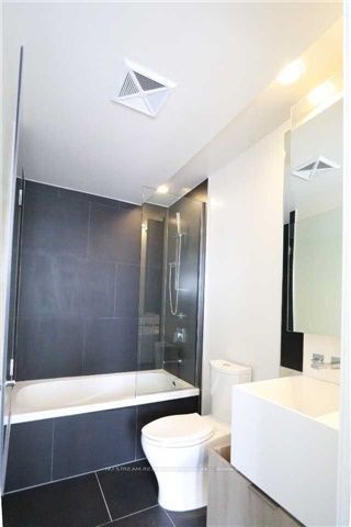 1 Bloor Street E 1701 Property Photo 24