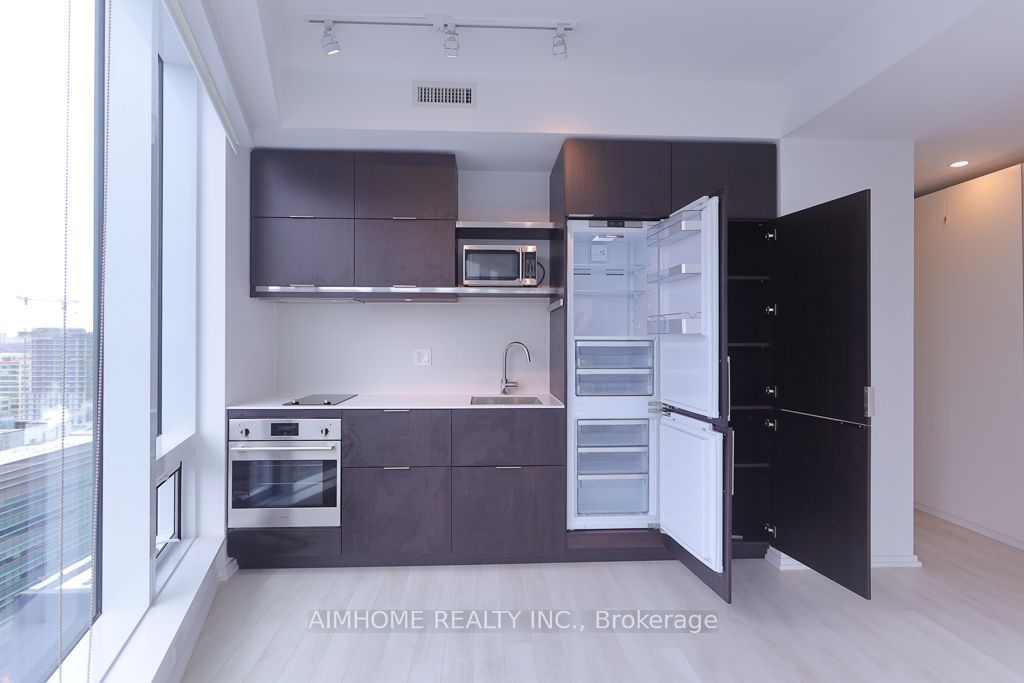 #1812 - 197 Yonge Street Property Photo 3