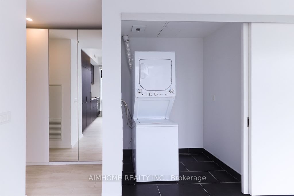 #1812 - 197 Yonge Street Property Photo 4