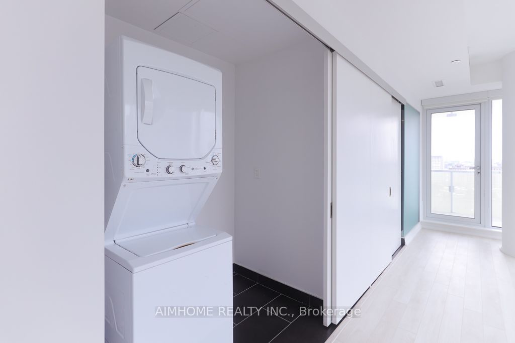 #1812 - 197 Yonge Street Property Photo 5