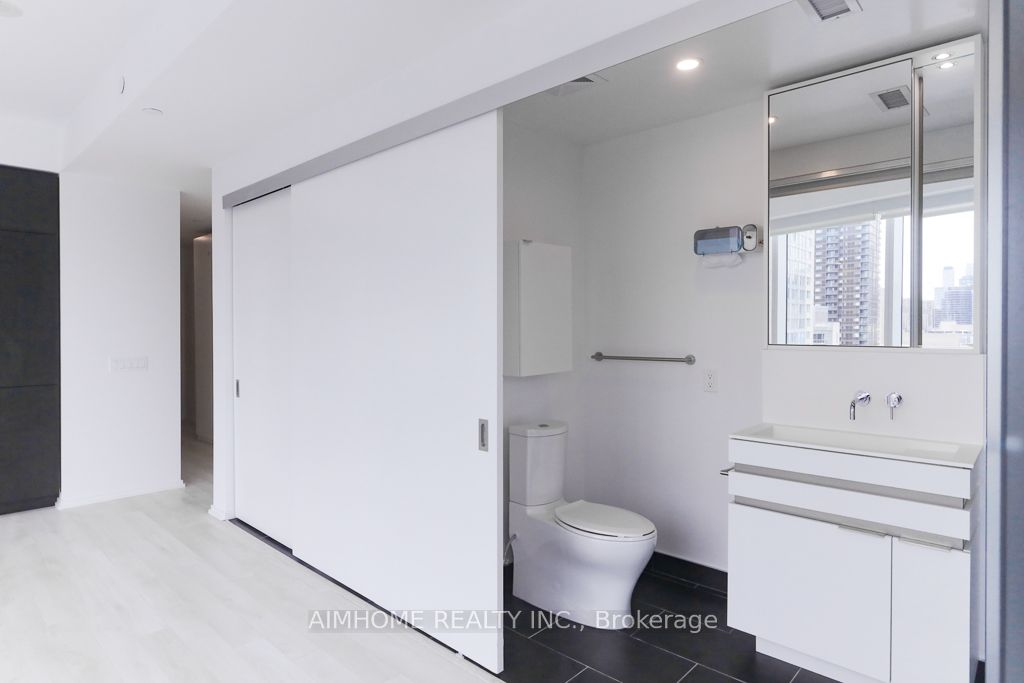#1812 - 197 Yonge Street Property Photo 7