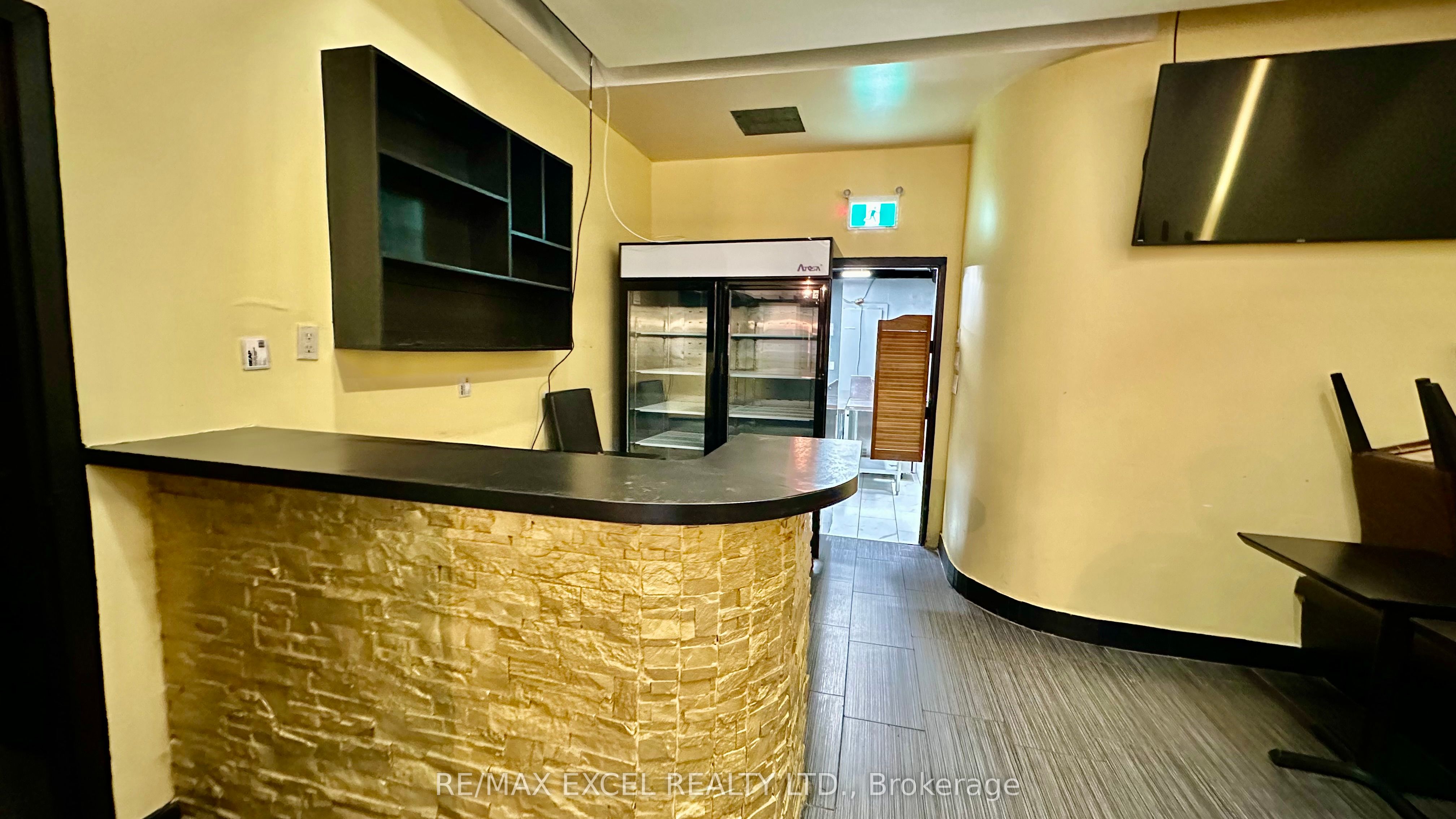 #101 - 394 Bloor Street Property Photo 3