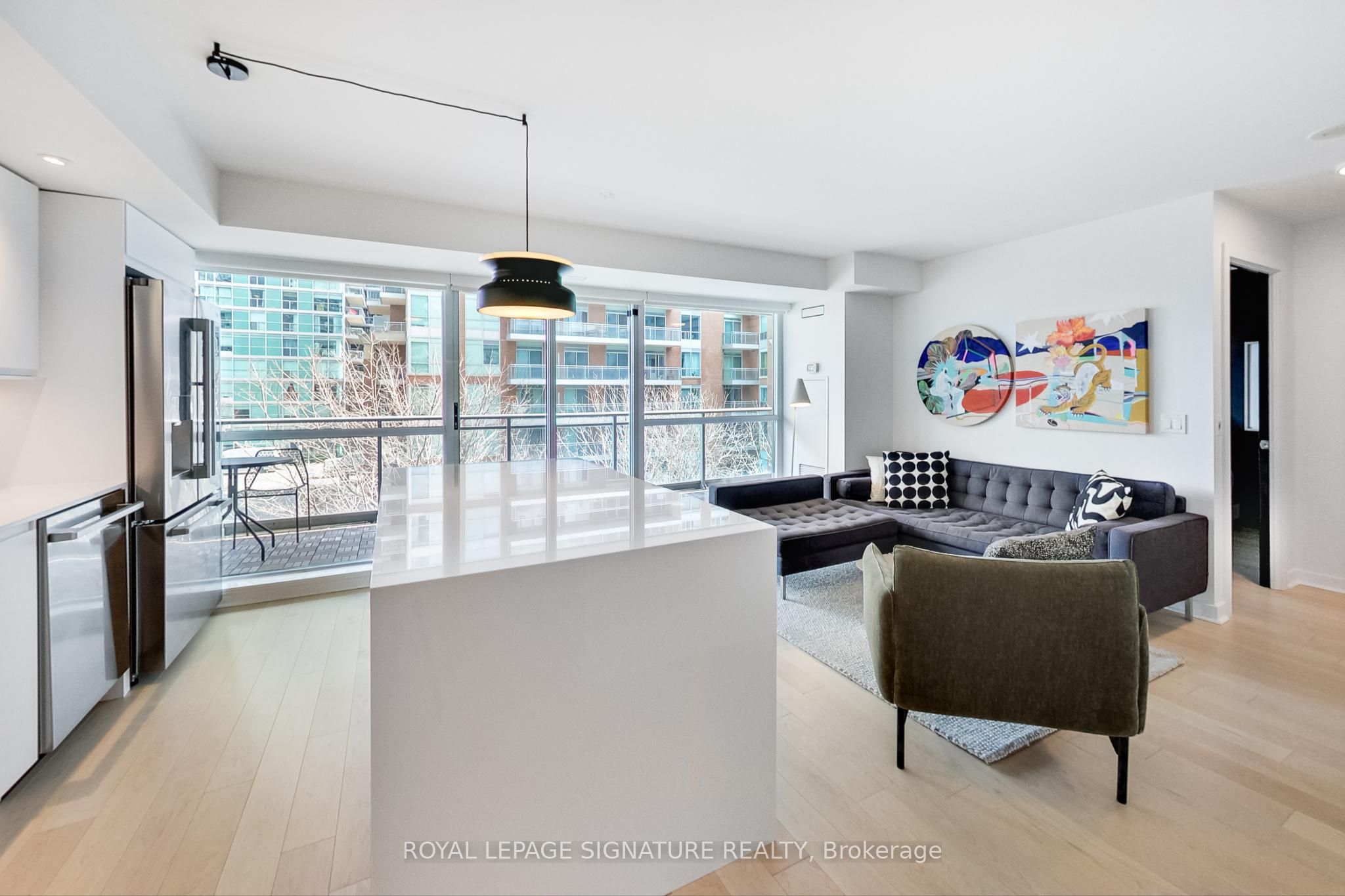 #303 - 100 Western Battery Road Property Photo 2