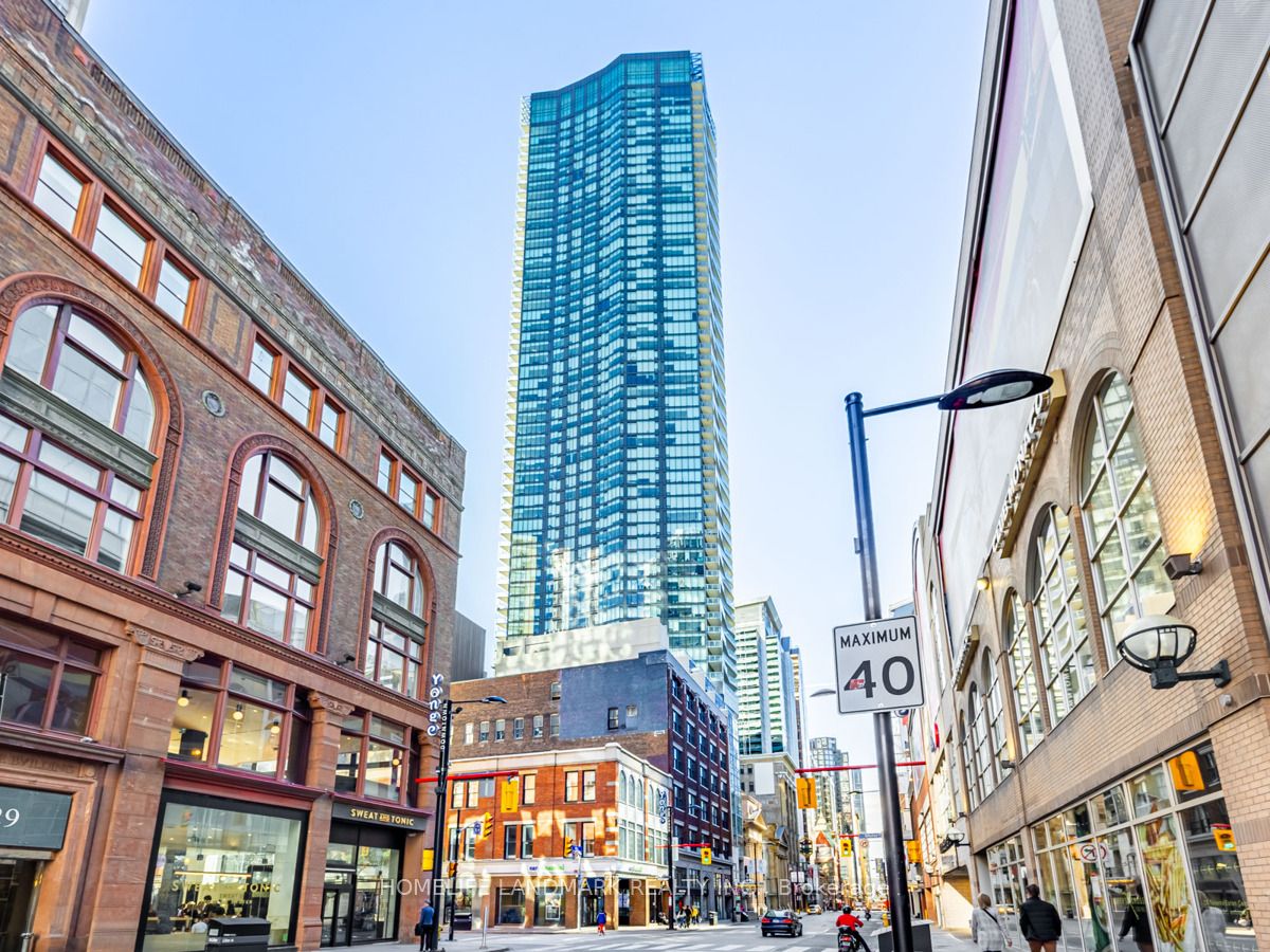 197 Yonge Street 4211 Property Photo 1