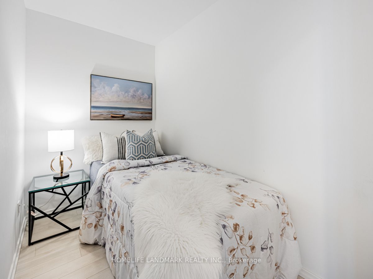 197 Yonge Street 4211 Property Photo 3