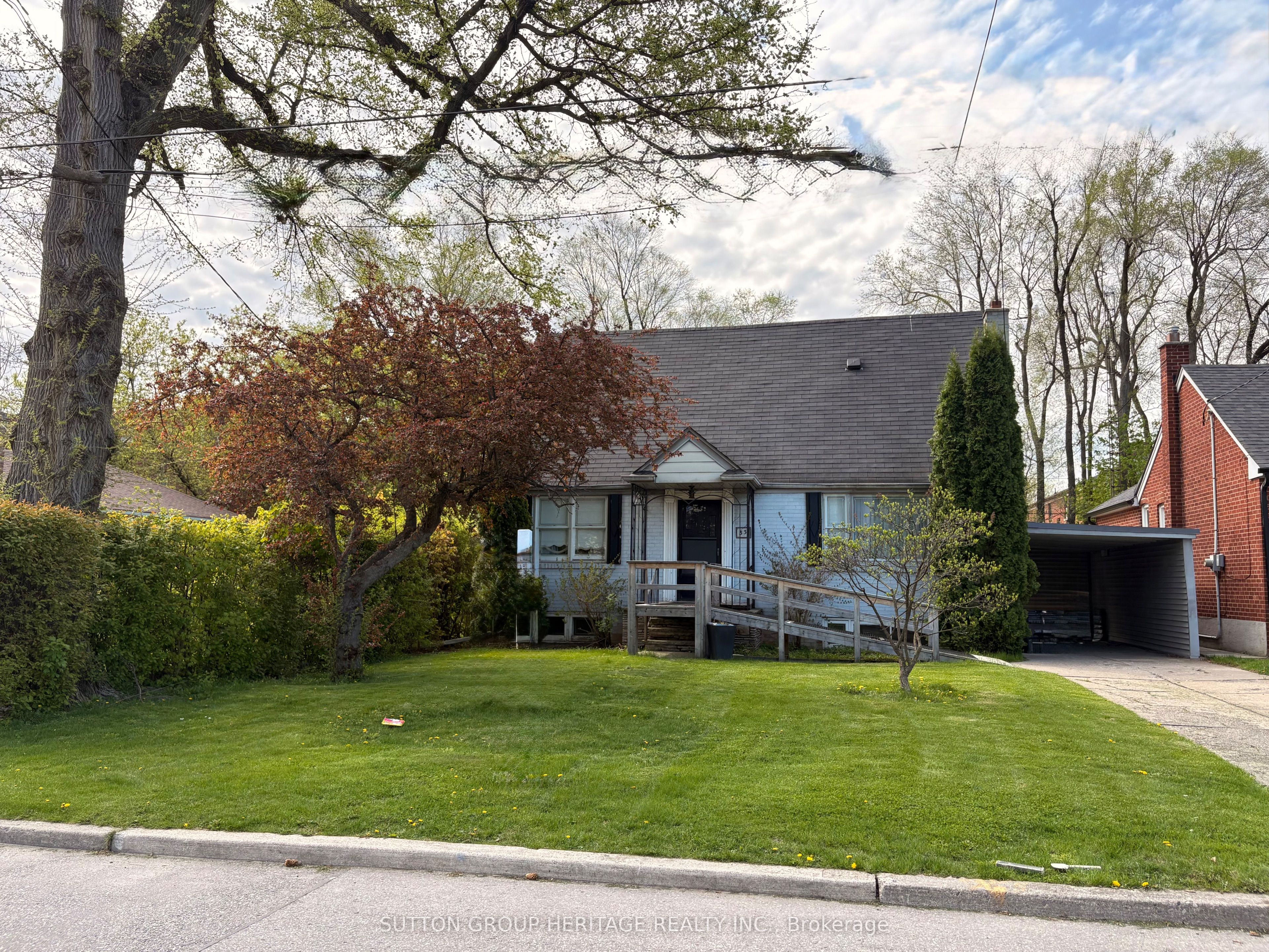33 Kirkland Boulevard Property Photo 1