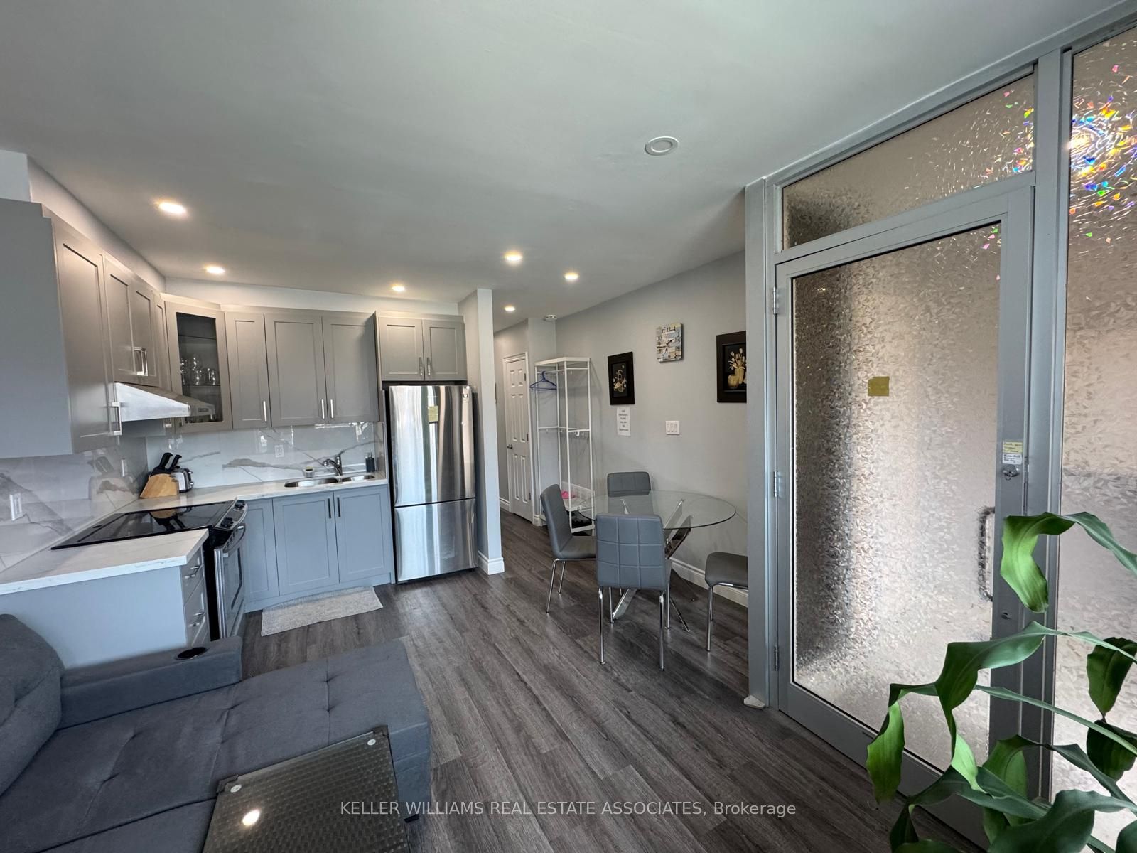 326 Bathurst Street Property Photo 1