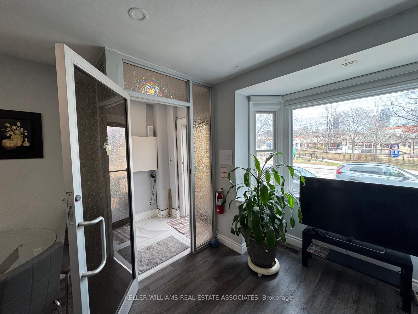 326 Bathurst Street Property Photo 2