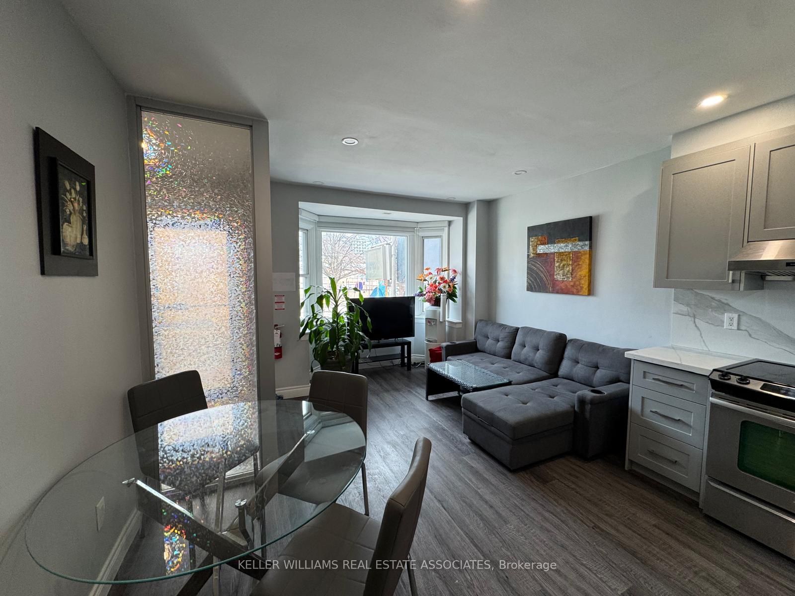 326 Bathurst Street Property Photo 4
