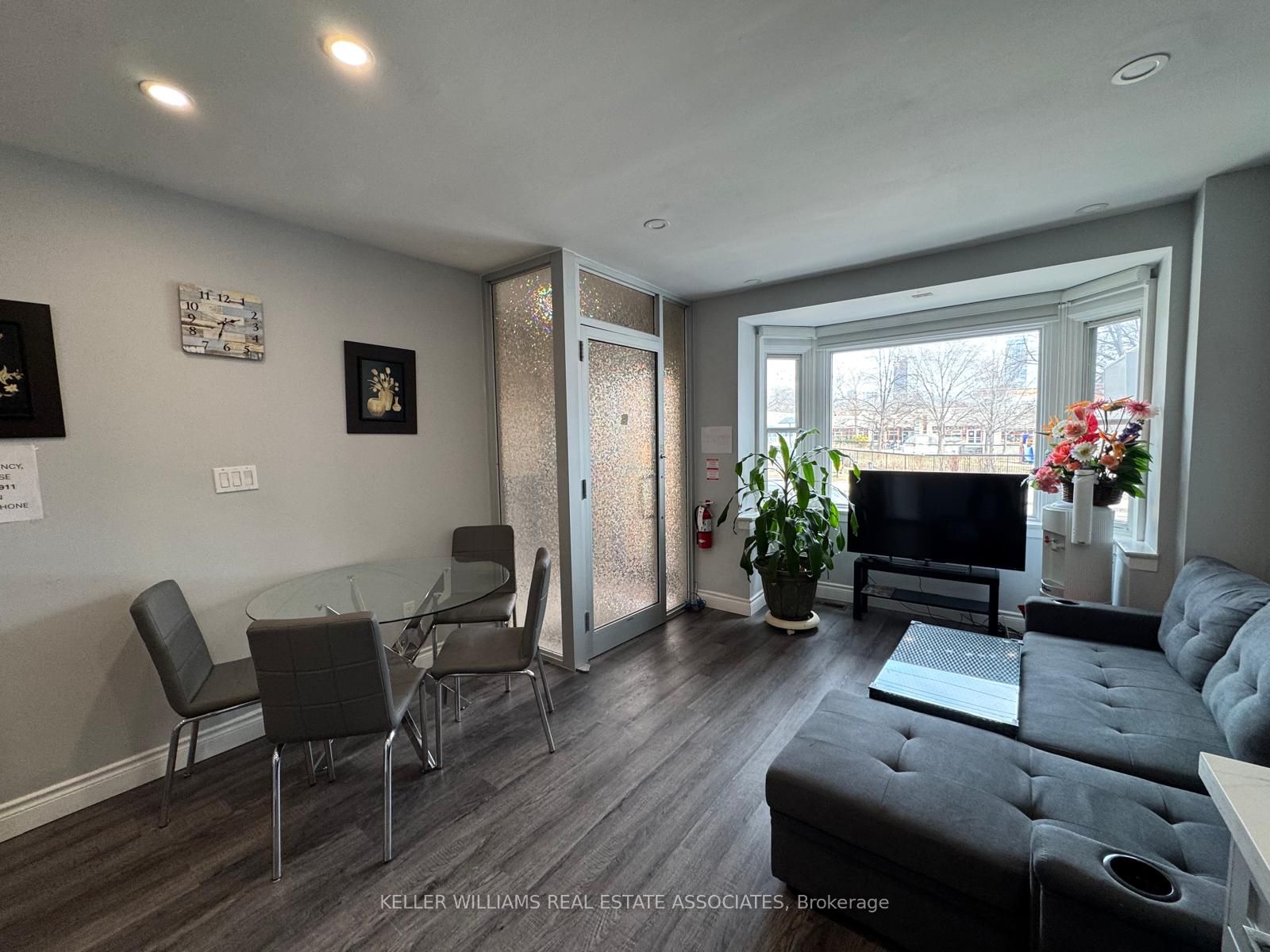326 Bathurst Street Property Photo 5