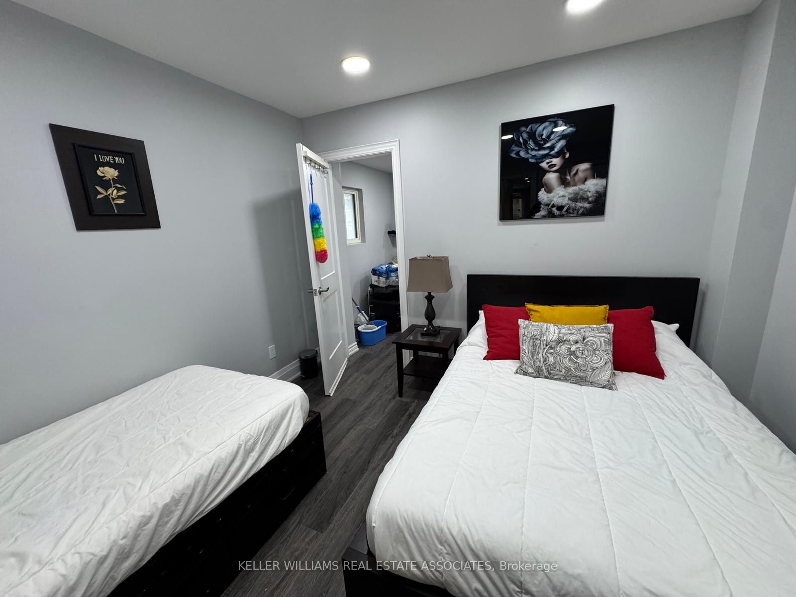 326 Bathurst Street Property Photo 8