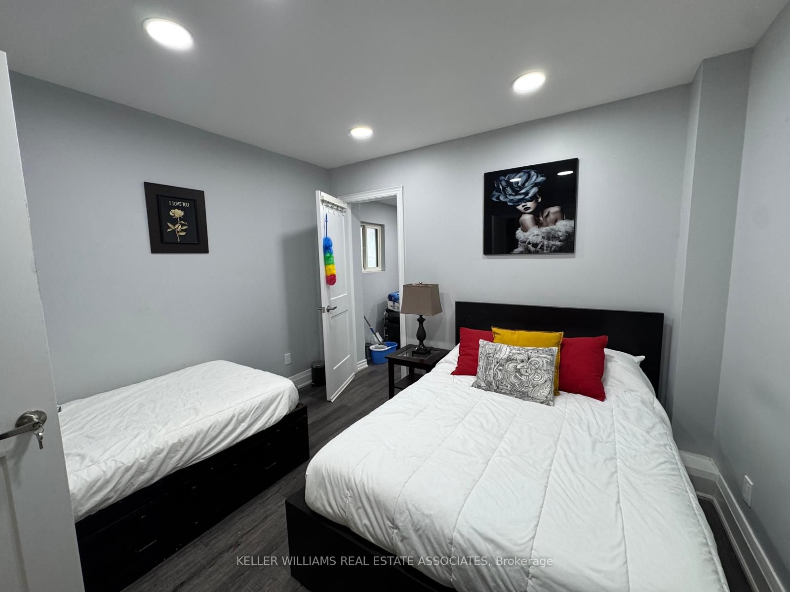 326 Bathurst Street Property Photo 9