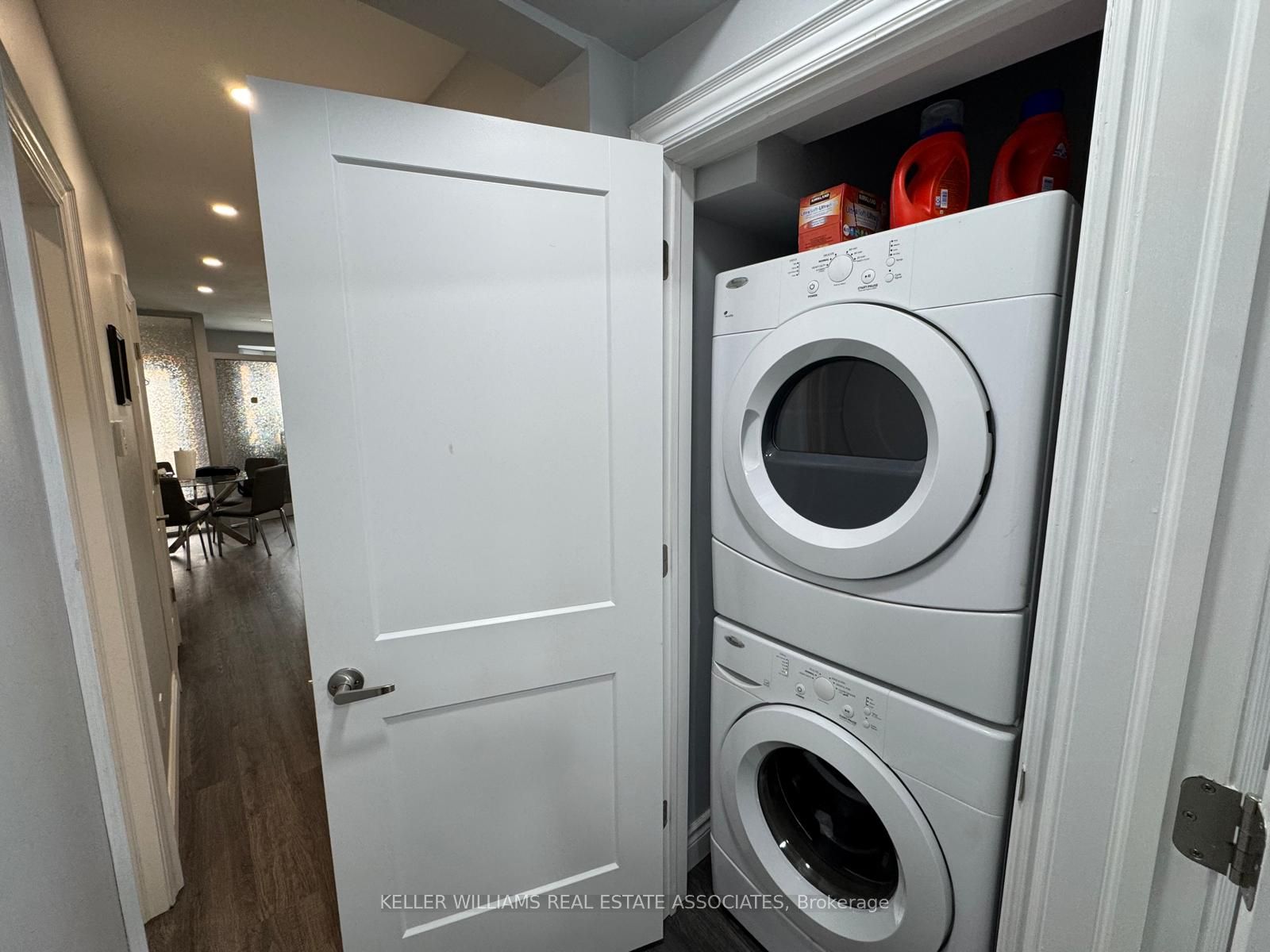 326 Bathurst Street Property Photo 12