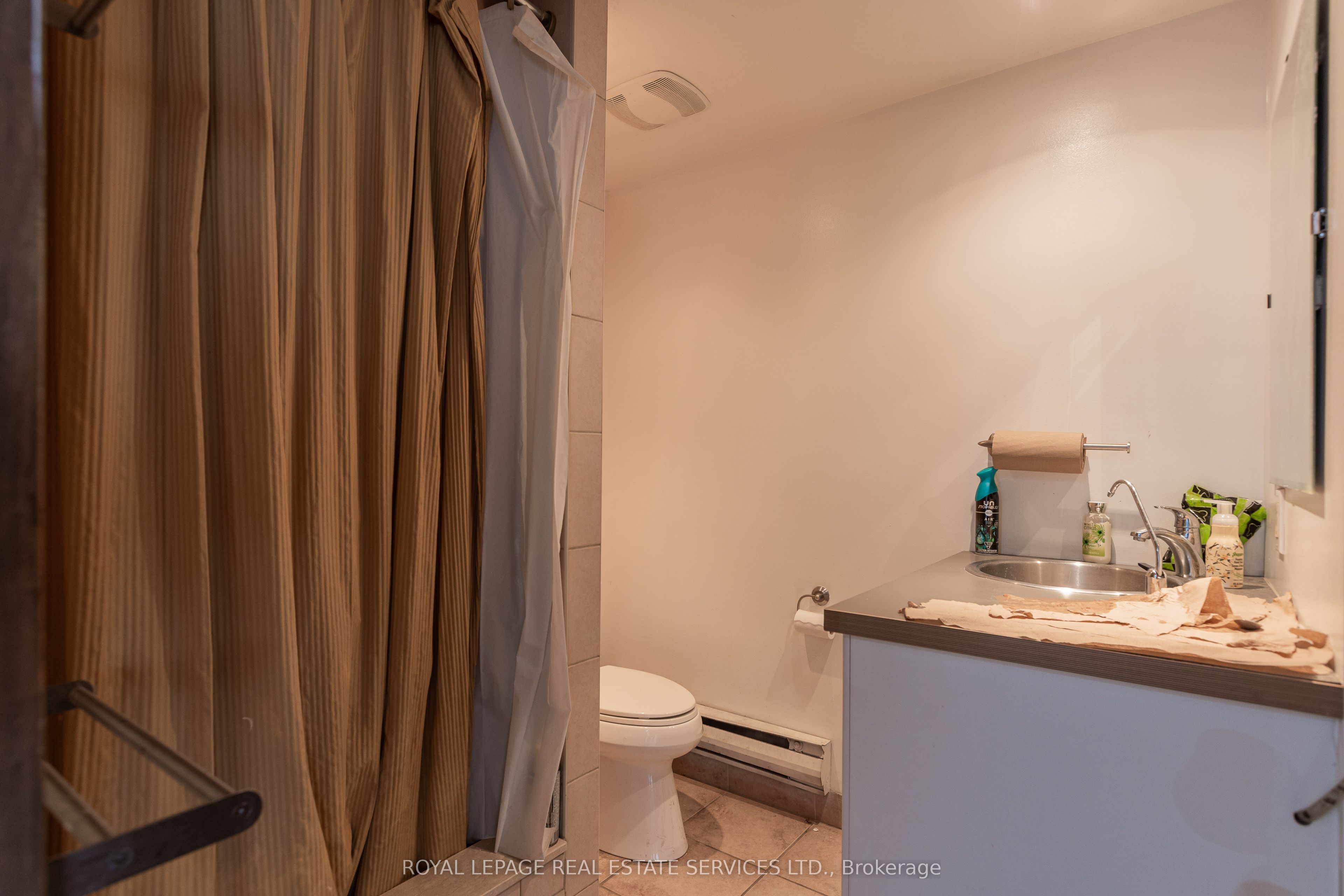 #2 - 170 Eglinton Avenue Property Photo 12