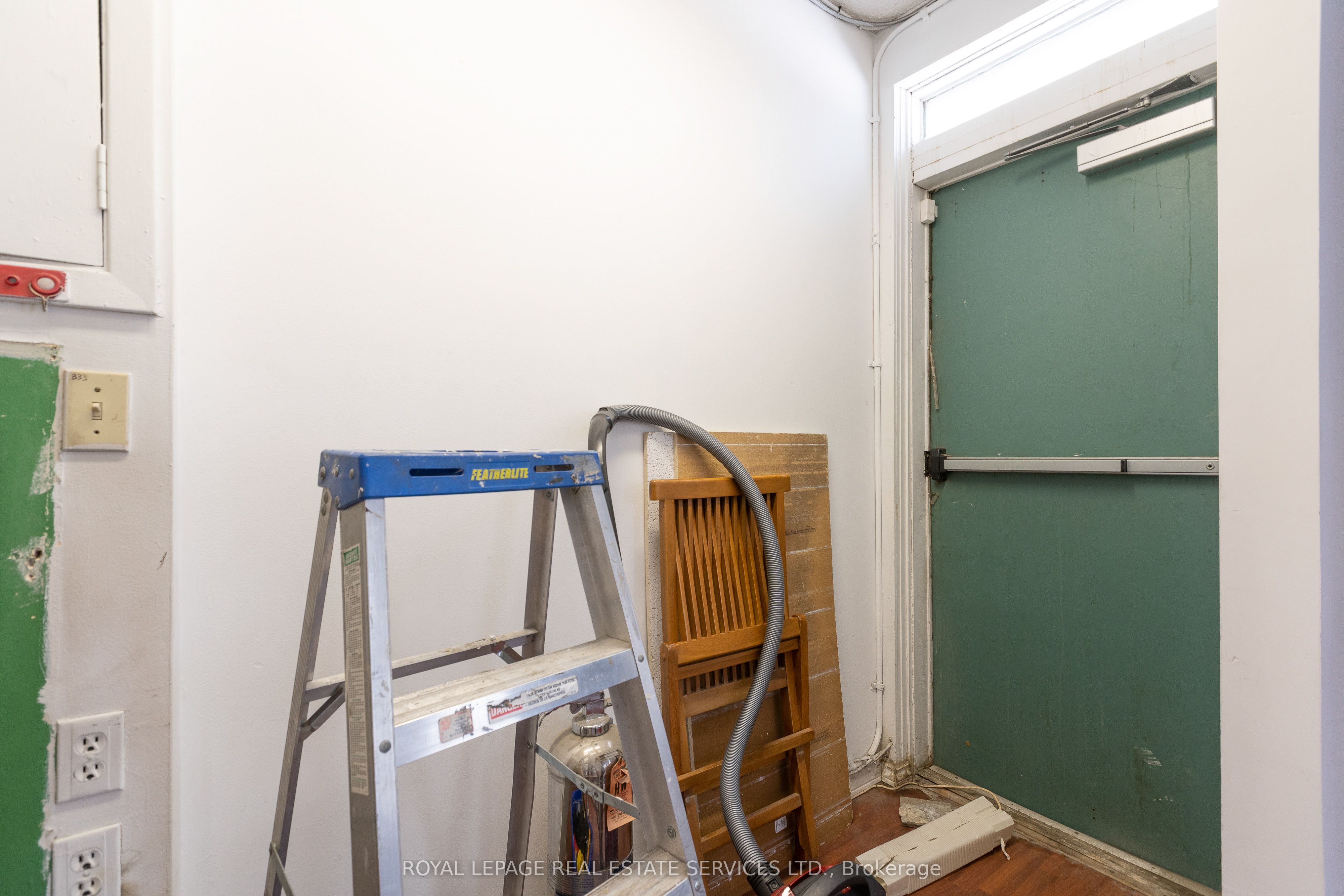 #2 - 170 Eglinton Avenue Property Photo 14