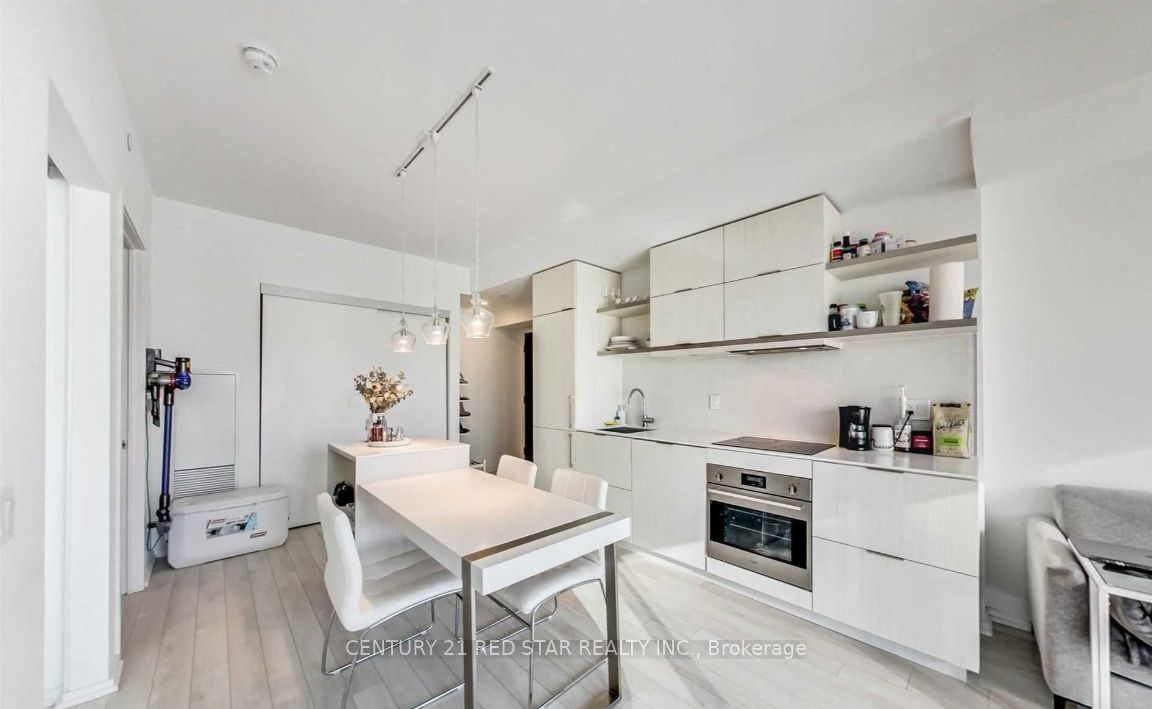 197 Yonge Street 1514 Property Photo 2