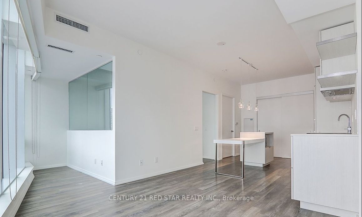197 Yonge Street 1514 Property Photo 3