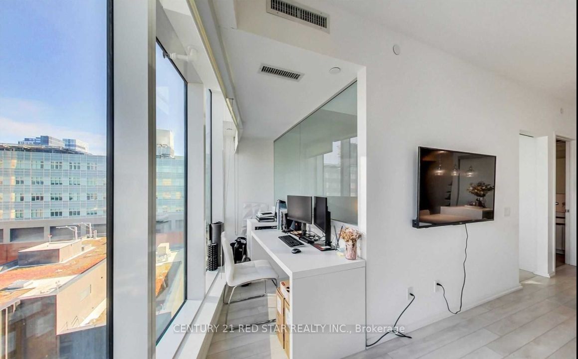 197 Yonge Street 1514 Property Photo 5