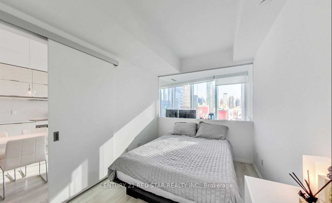 197 Yonge Street 1514 Property Photo 8