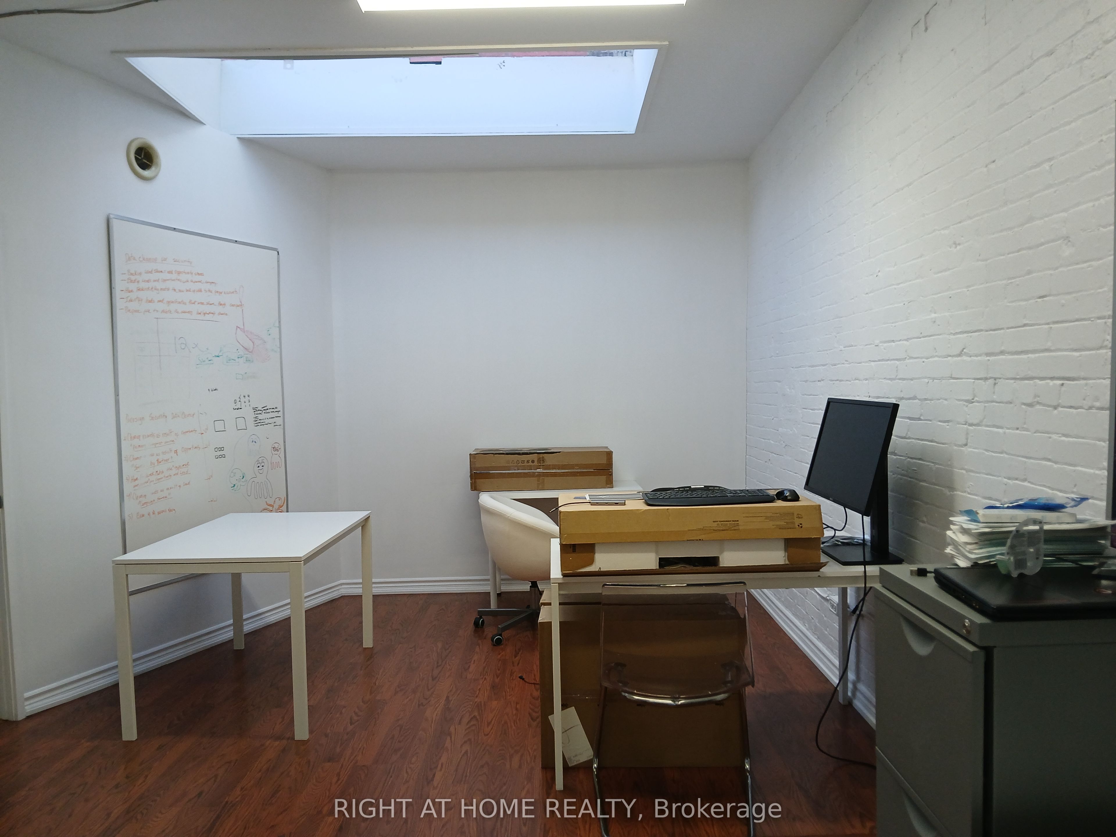 162 John Street Property Photo 6