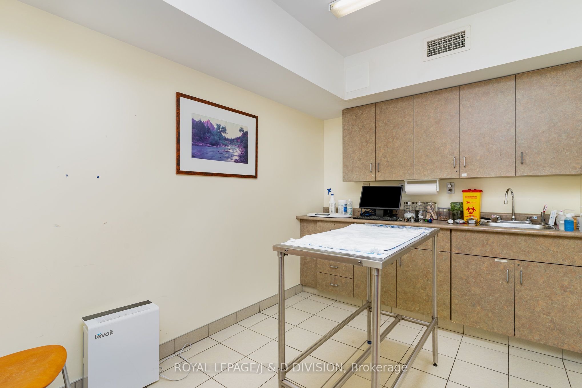 29 Chaplin Crescent Property Photo 12