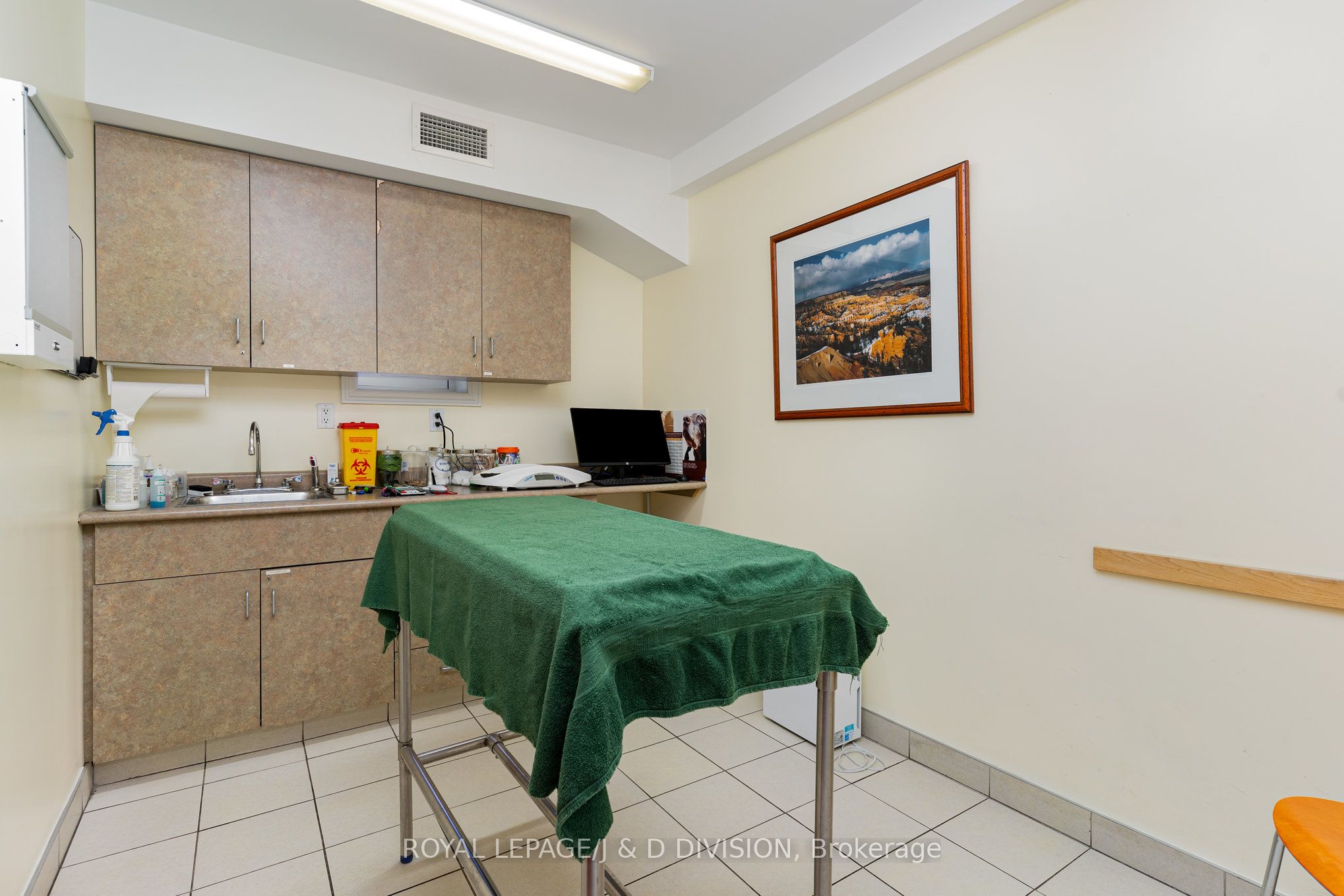 29 Chaplin Crescent Property Photo 13