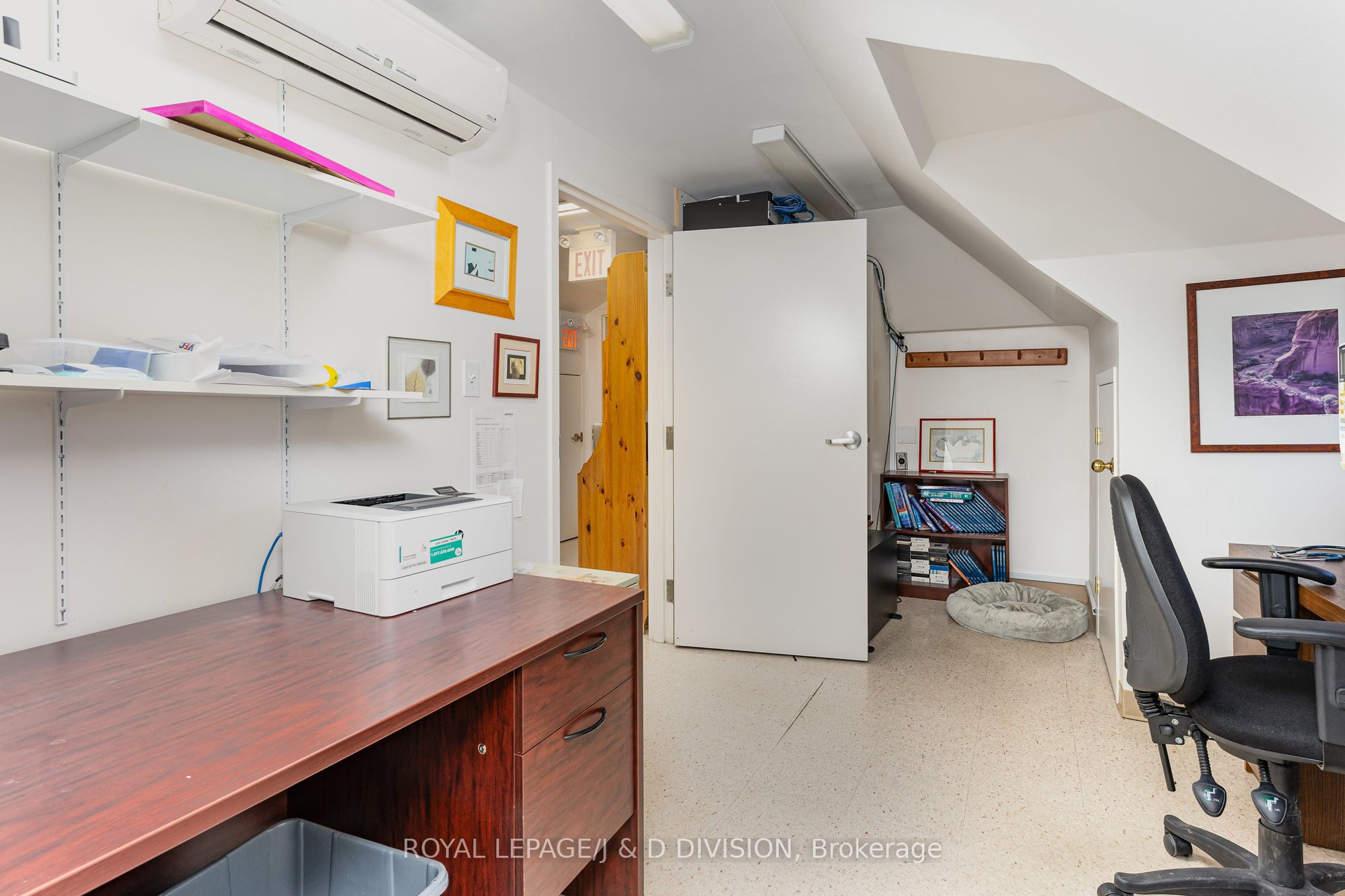 29 Chaplin Crescent Property Photo 17