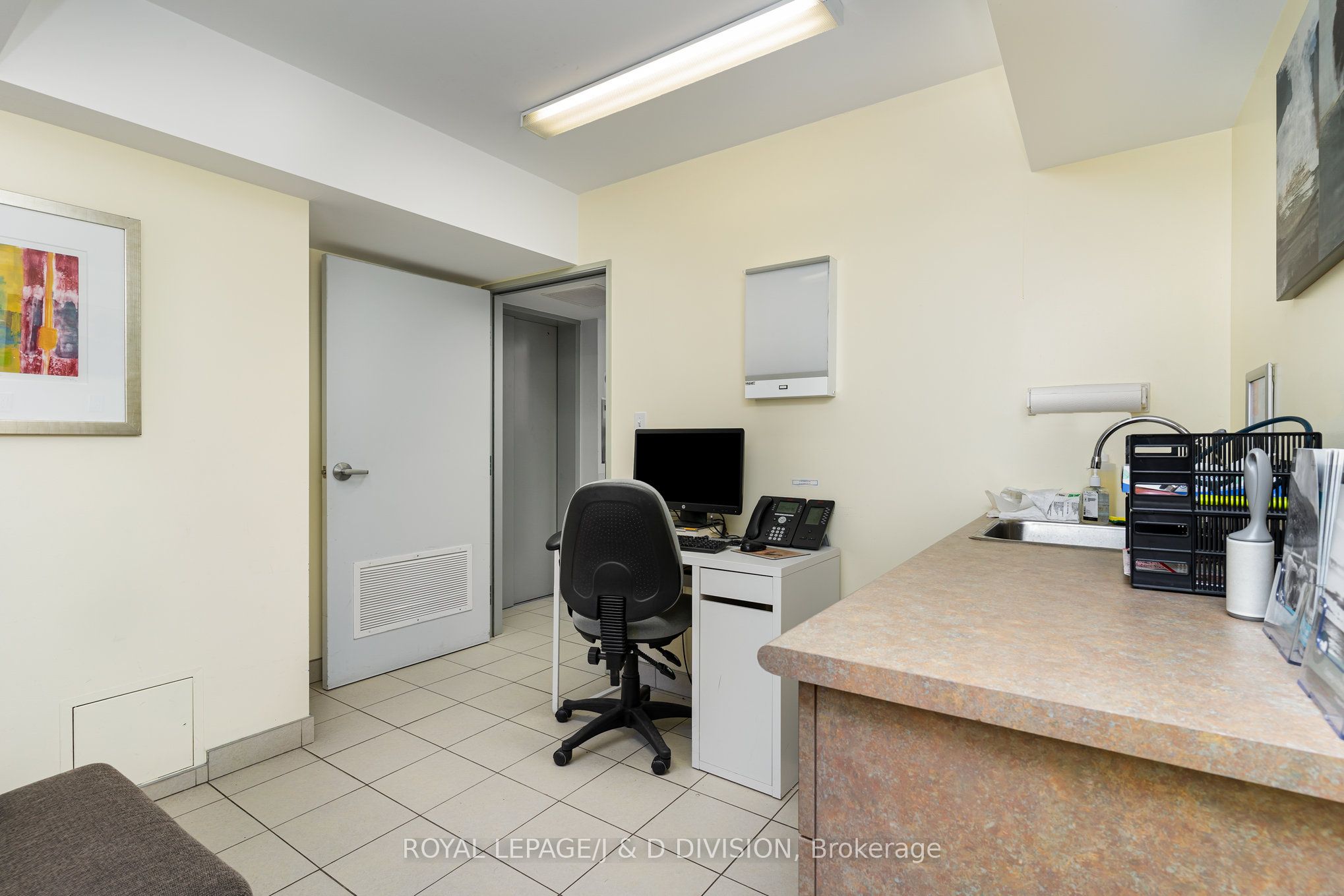 29 Chaplin Crescent Property Photo 22