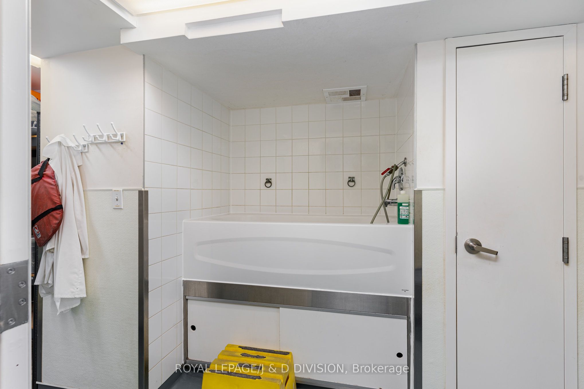 29 Chaplin Crescent Property Photo 37