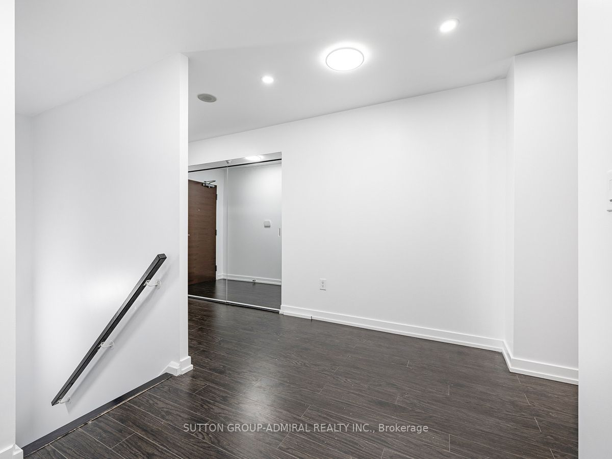 #g20 - 18 Capreol Court Property Photo 14