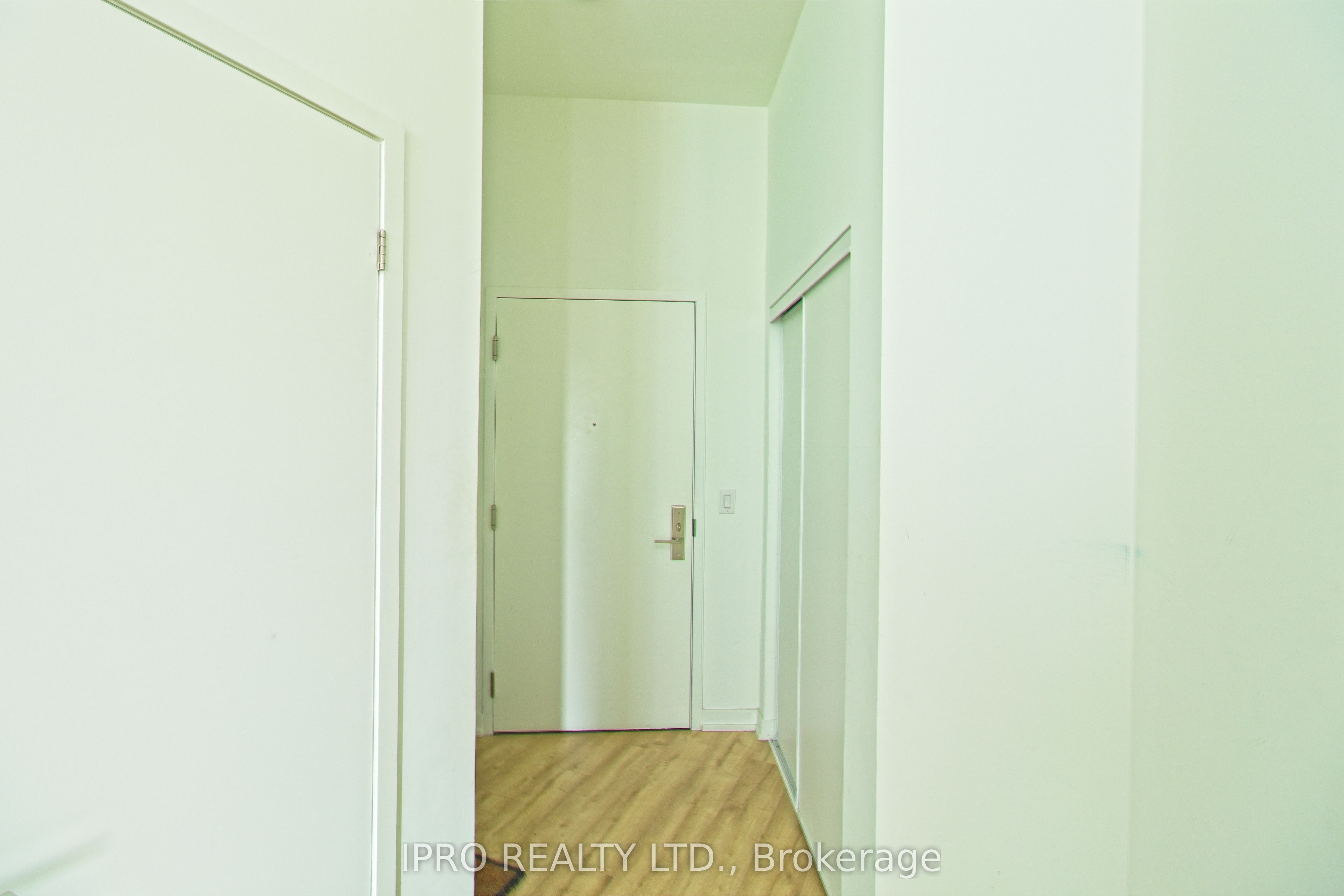 135 East Liberty Street 806 Property Photo 24