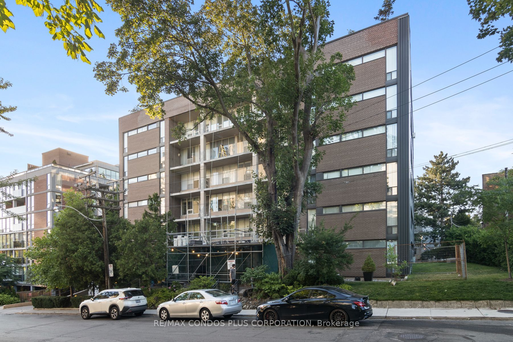 #607 - 60 Montclair Avenue Property Photo 1