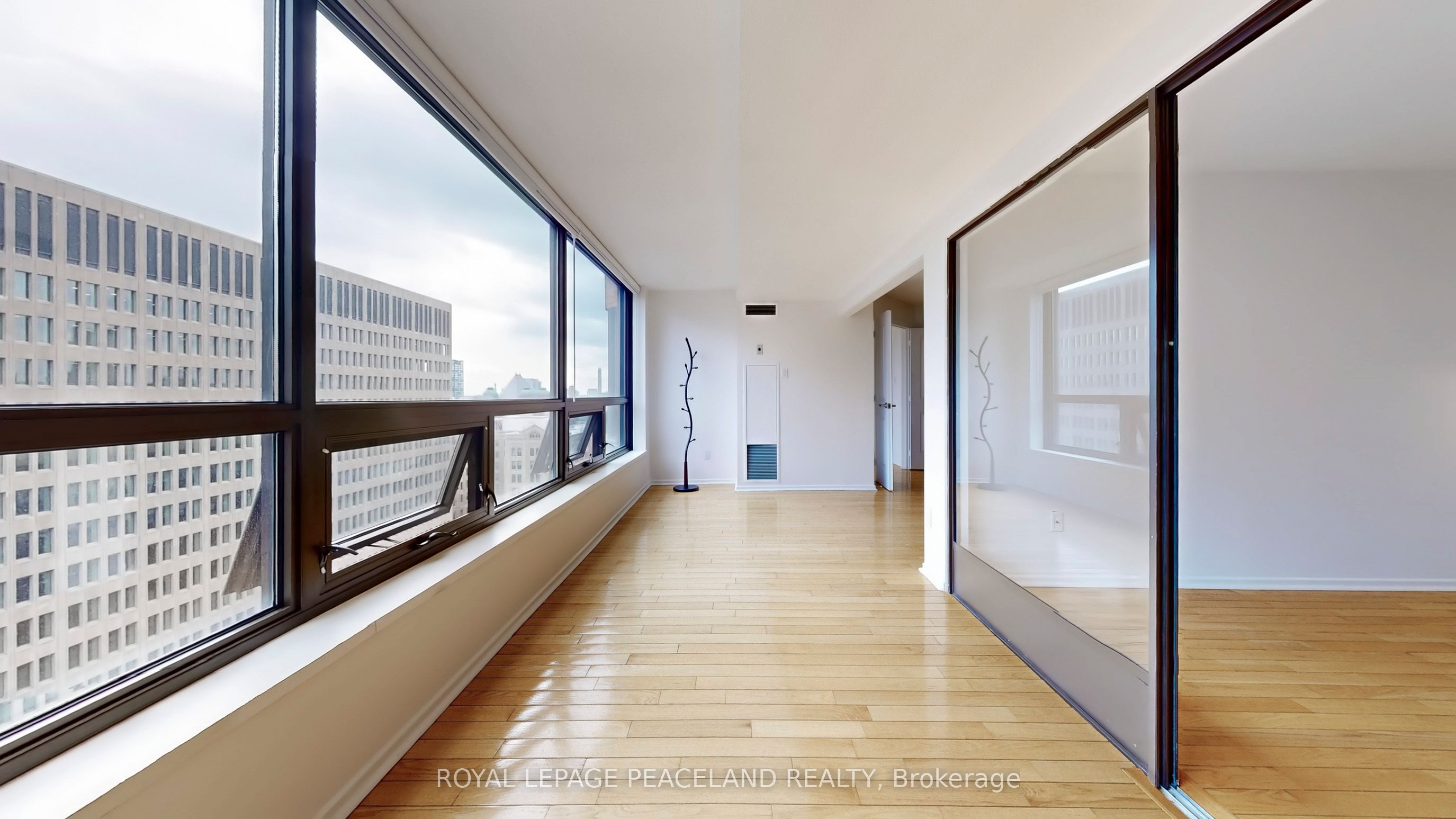 #1605 - 62 Wellesley Street Property Photo 3