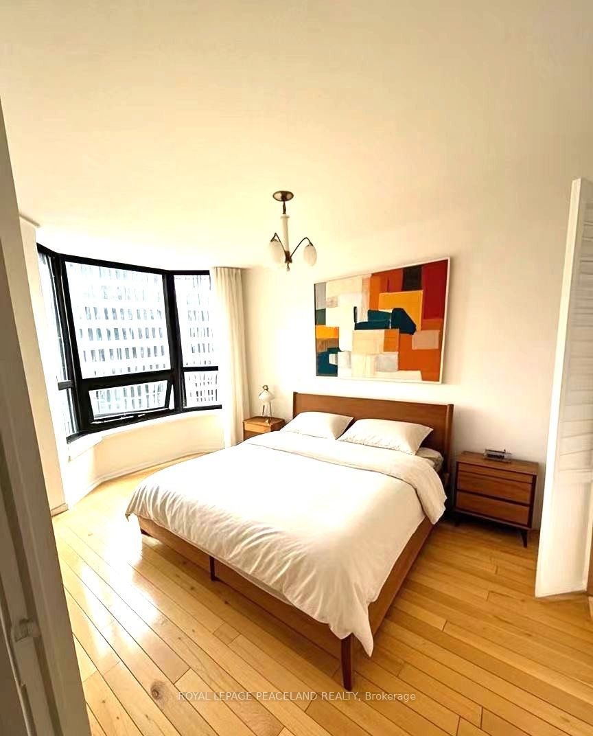 #1605 - 62 Wellesley Street Property Photo 9