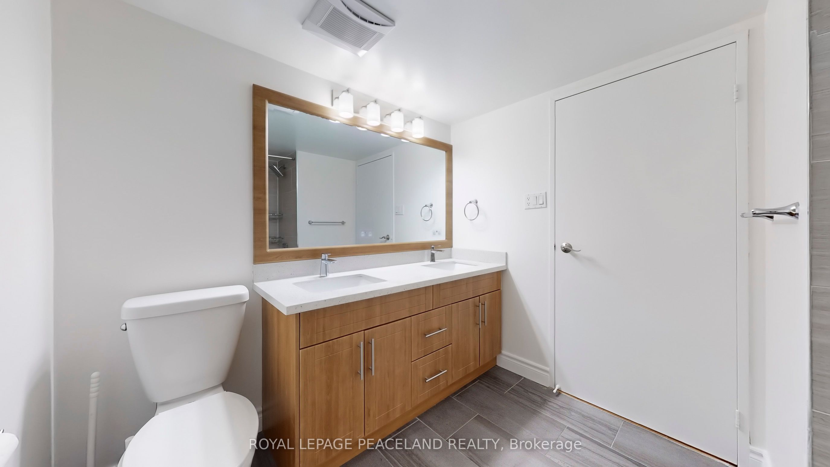 #1605 - 62 Wellesley Street Property Photo 15