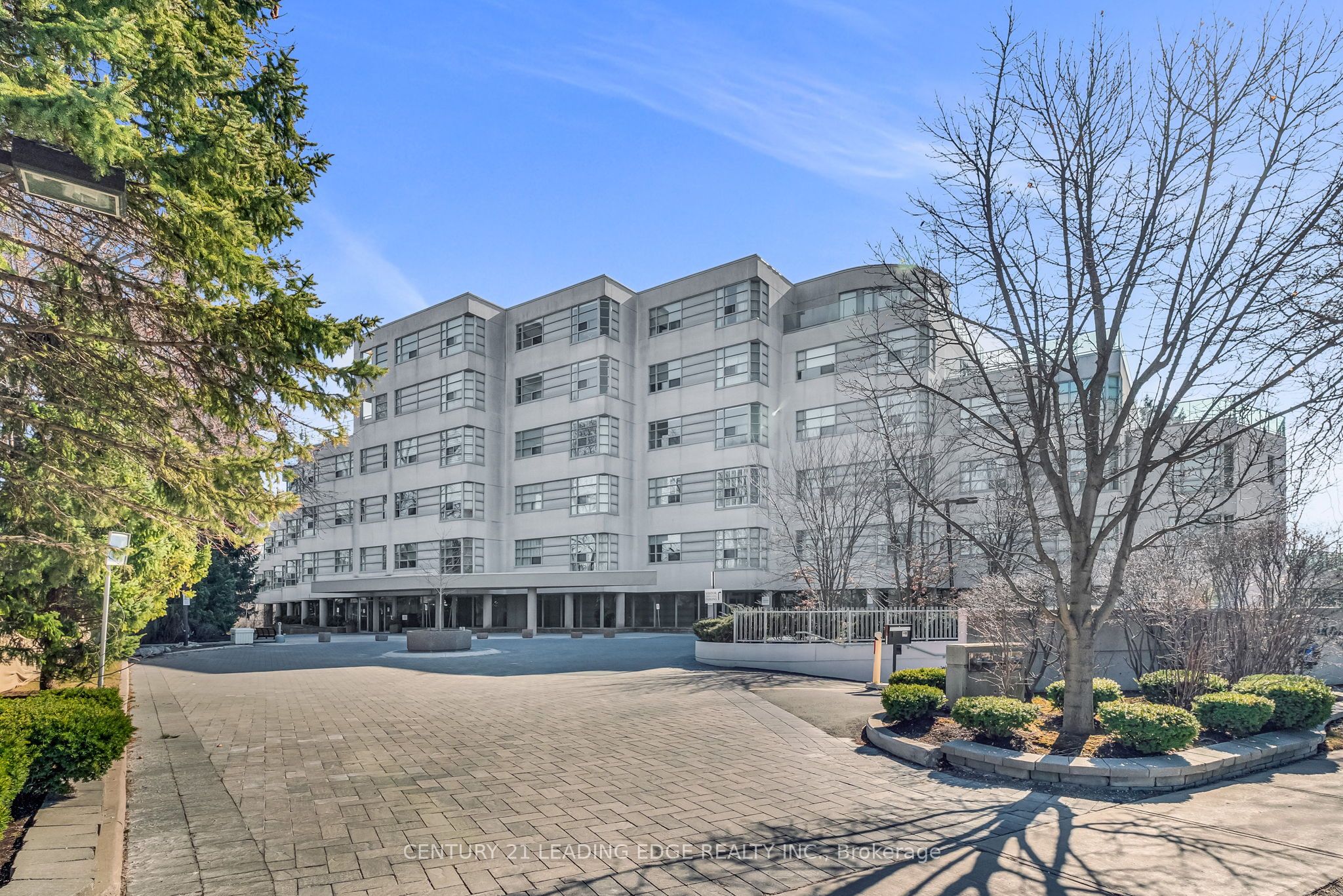 #208 - 1 Watergarden Way Property Photo 1