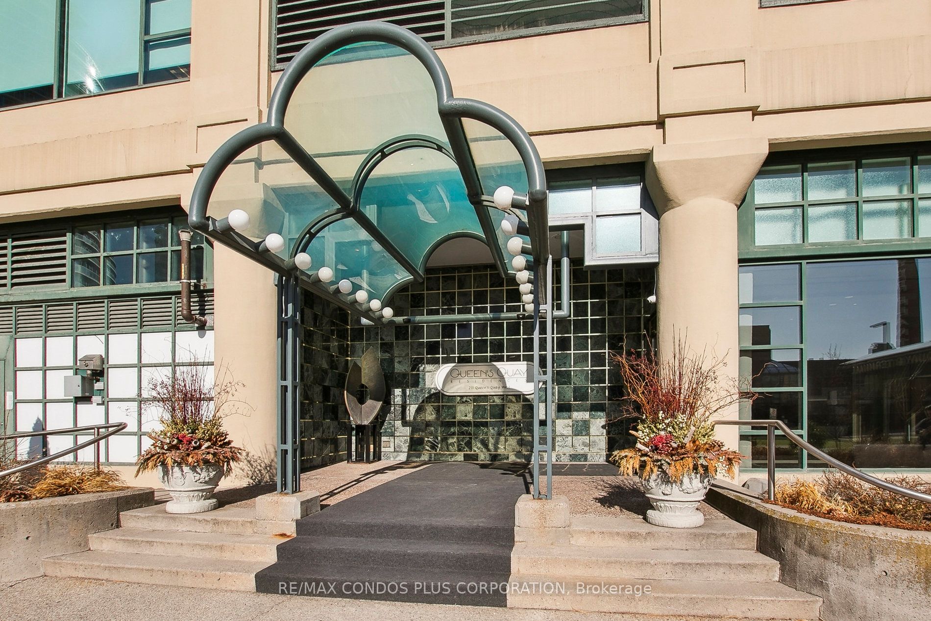 211 Queens Quay W 1013 Property Photo 1