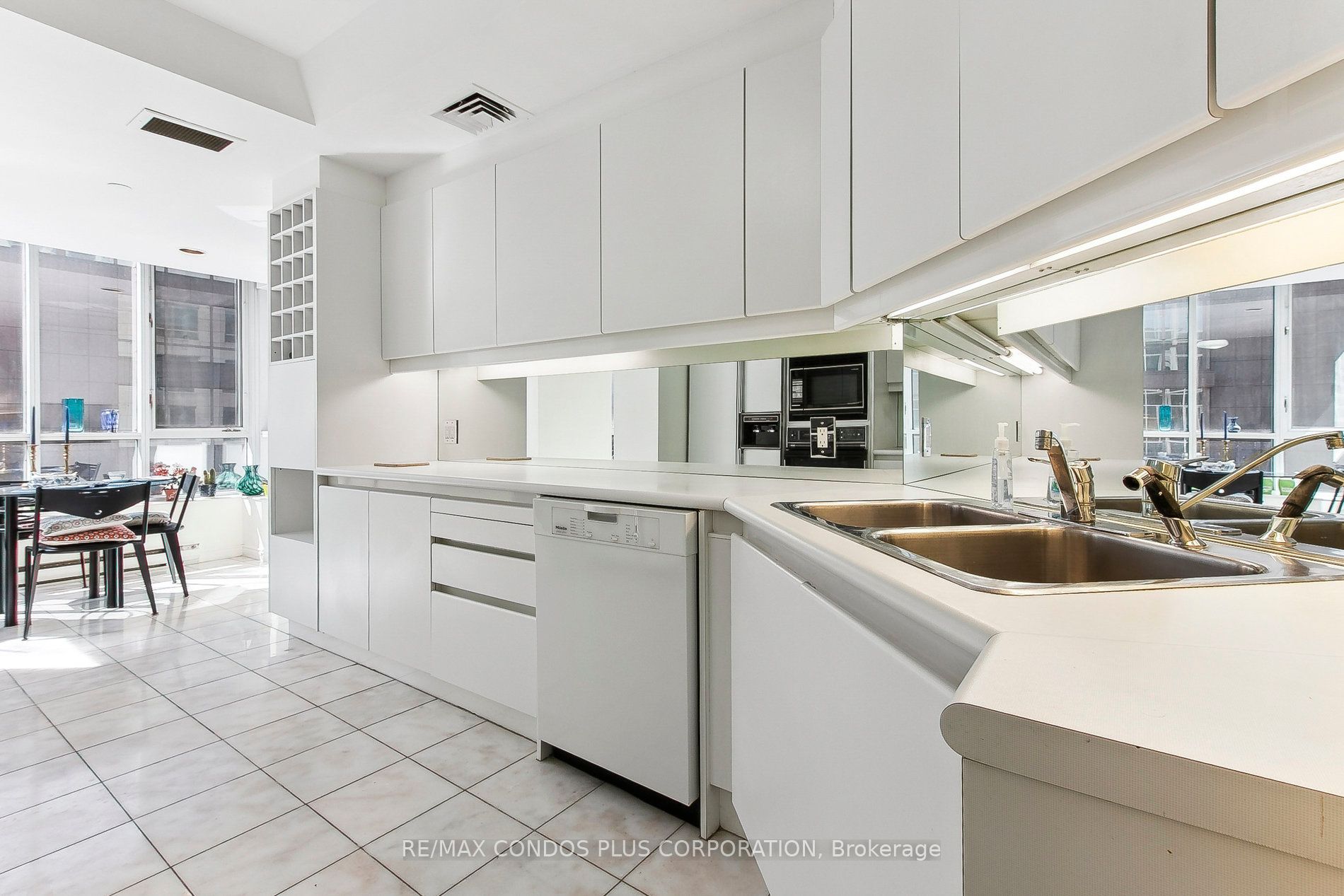 211 Queens Quay W 1013 Property Photo 14