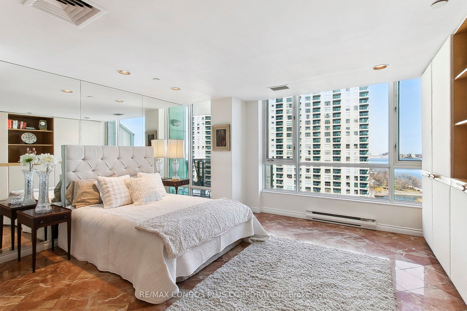 211 Queens Quay W 1013 Property Photo 18