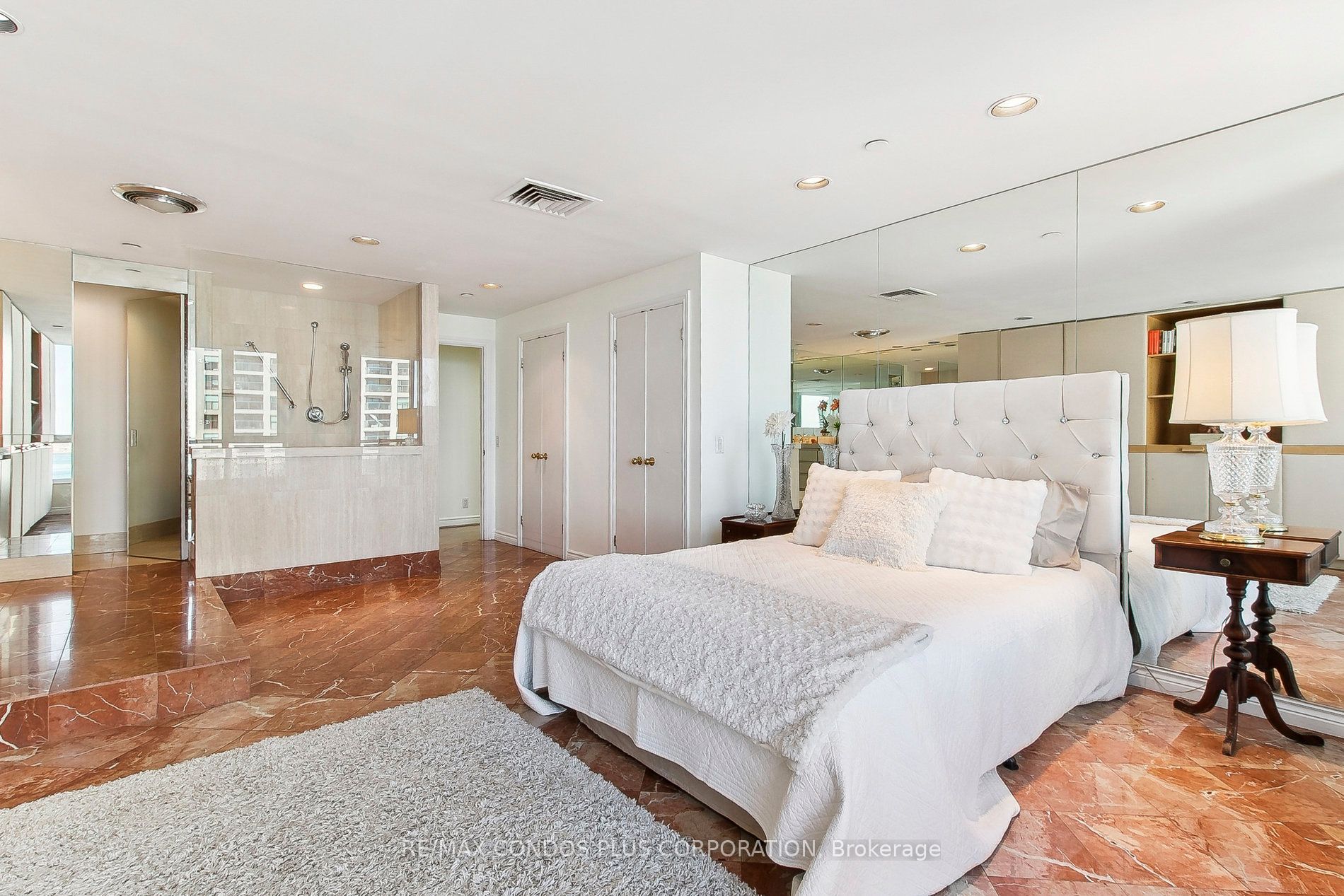 211 Queens Quay W 1013 Property Photo 19