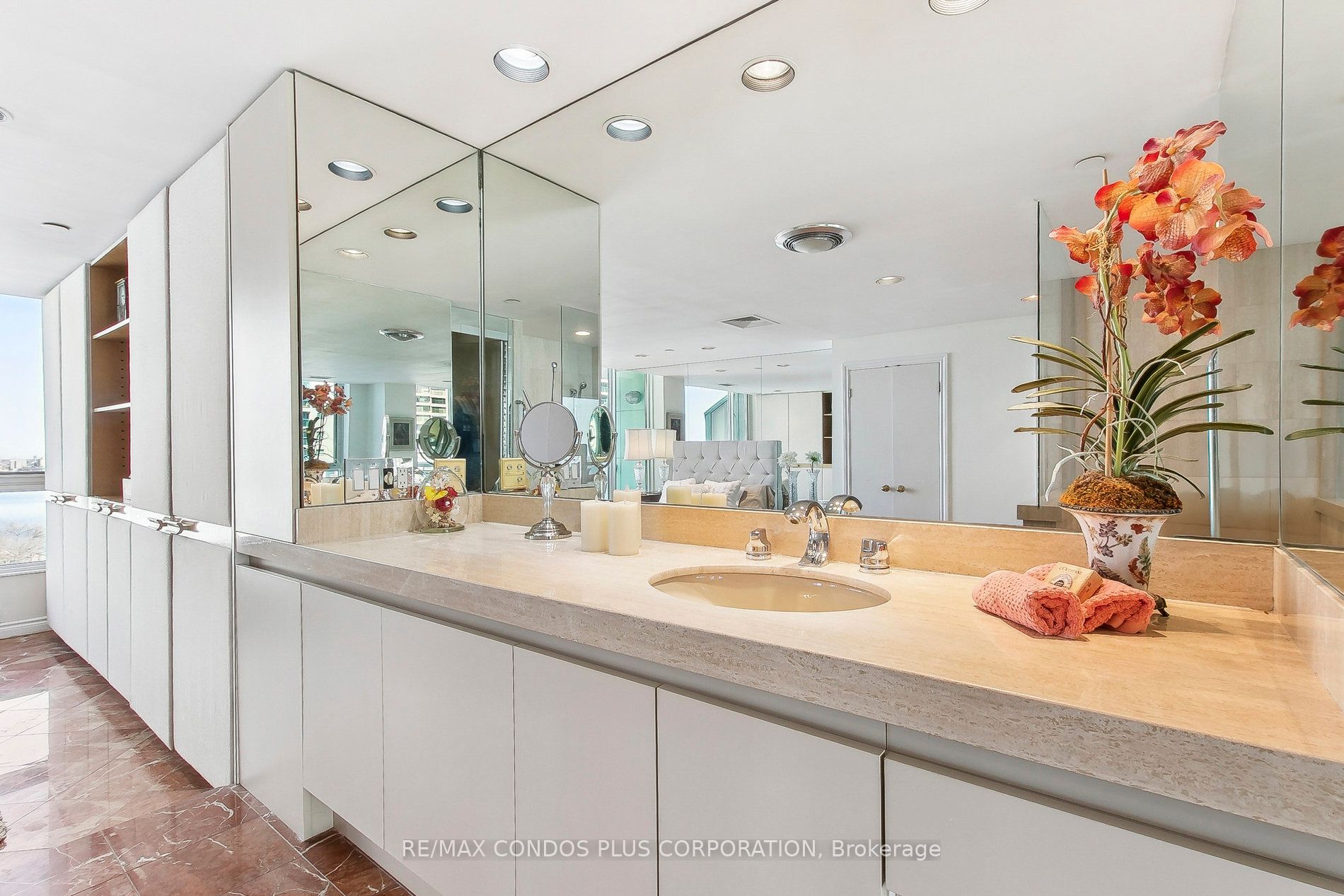 211 Queens Quay W 1013 Property Photo 22