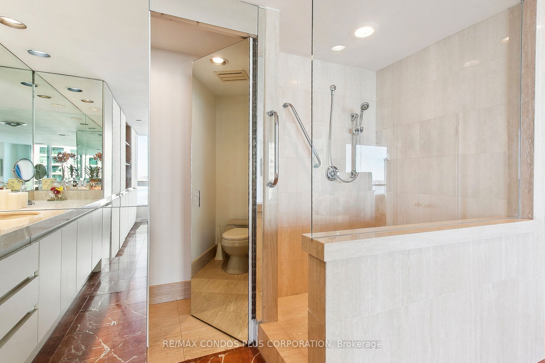 211 Queens Quay W 1013 Property Photo 23