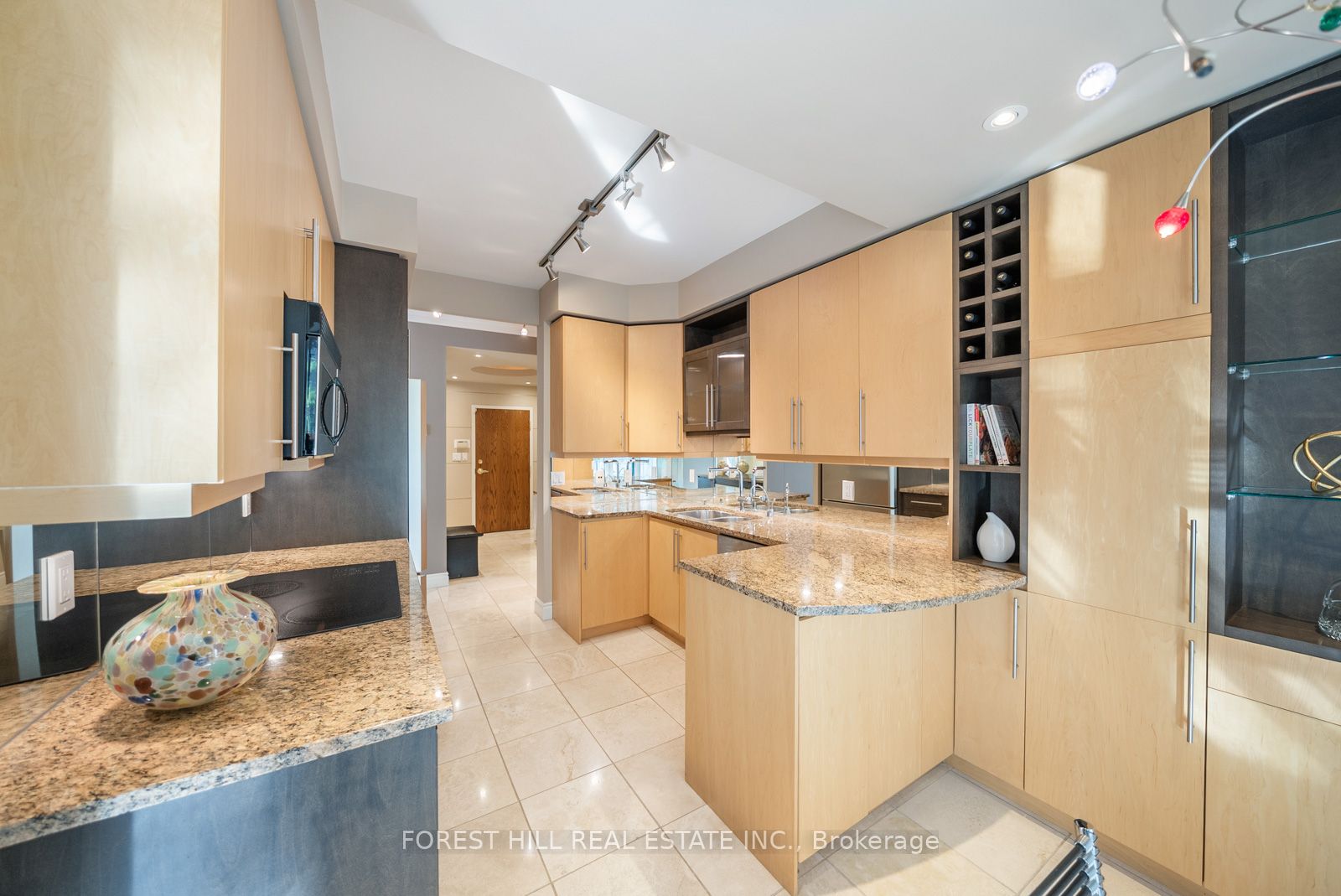 #221 - 11 William Carson Crescent Property Photo 9