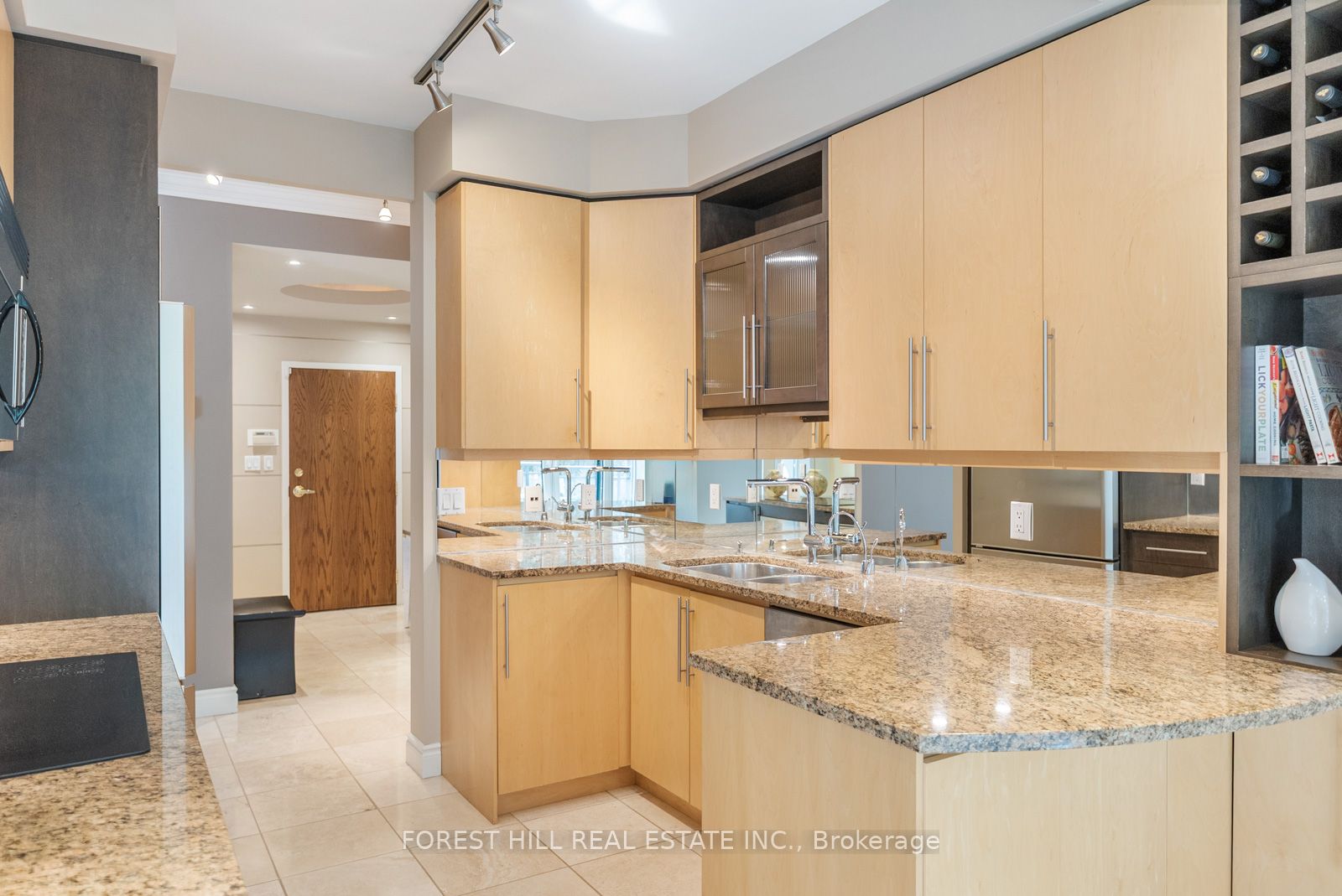 #221 - 11 William Carson Crescent Property Photo 10