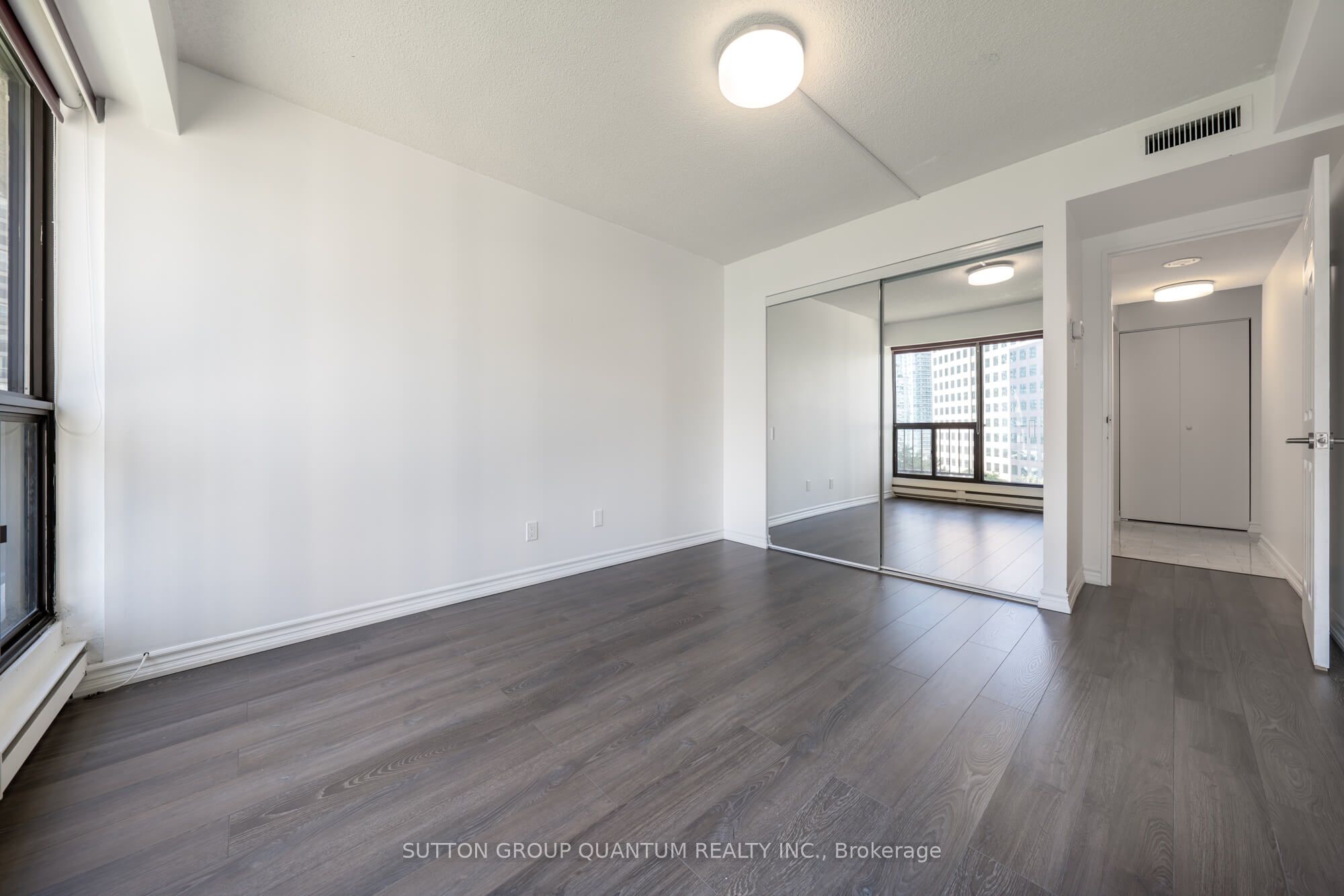 55 Harbour Square 1113 Property Photo 23