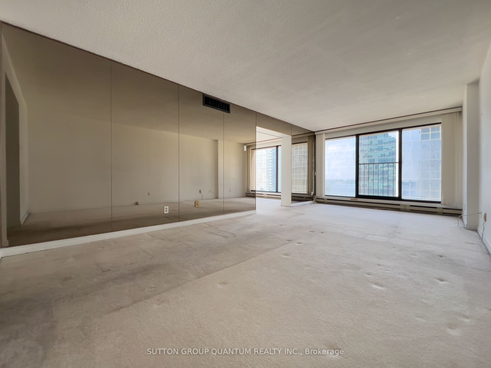 55 Harbour Square 1617 Property Photo 4