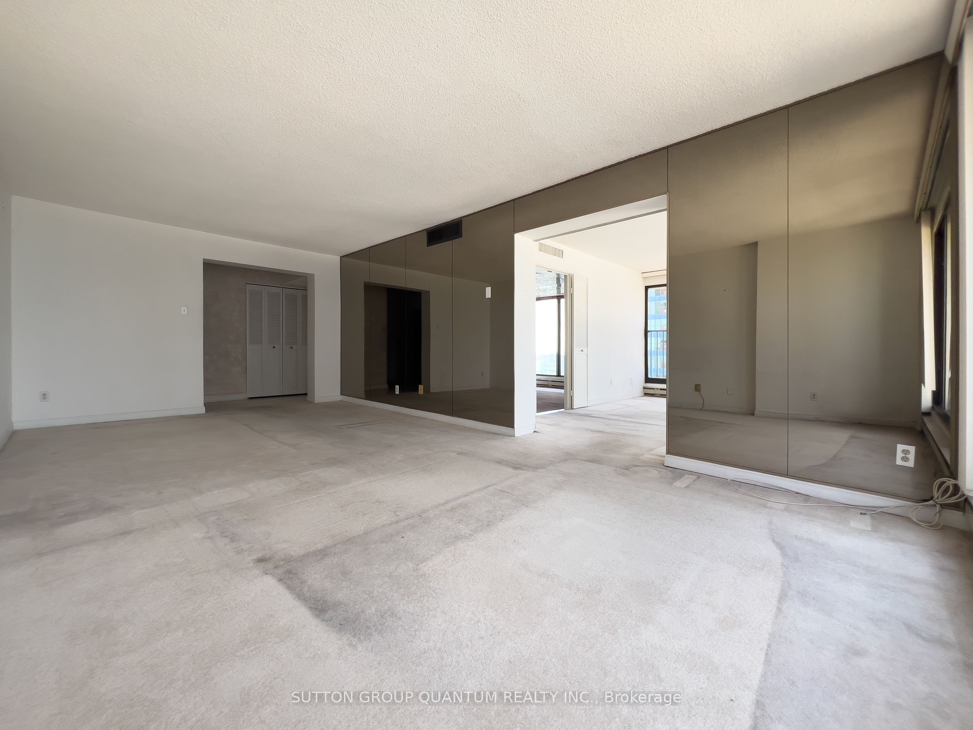 55 Harbour Square 1617 Property Photo 6