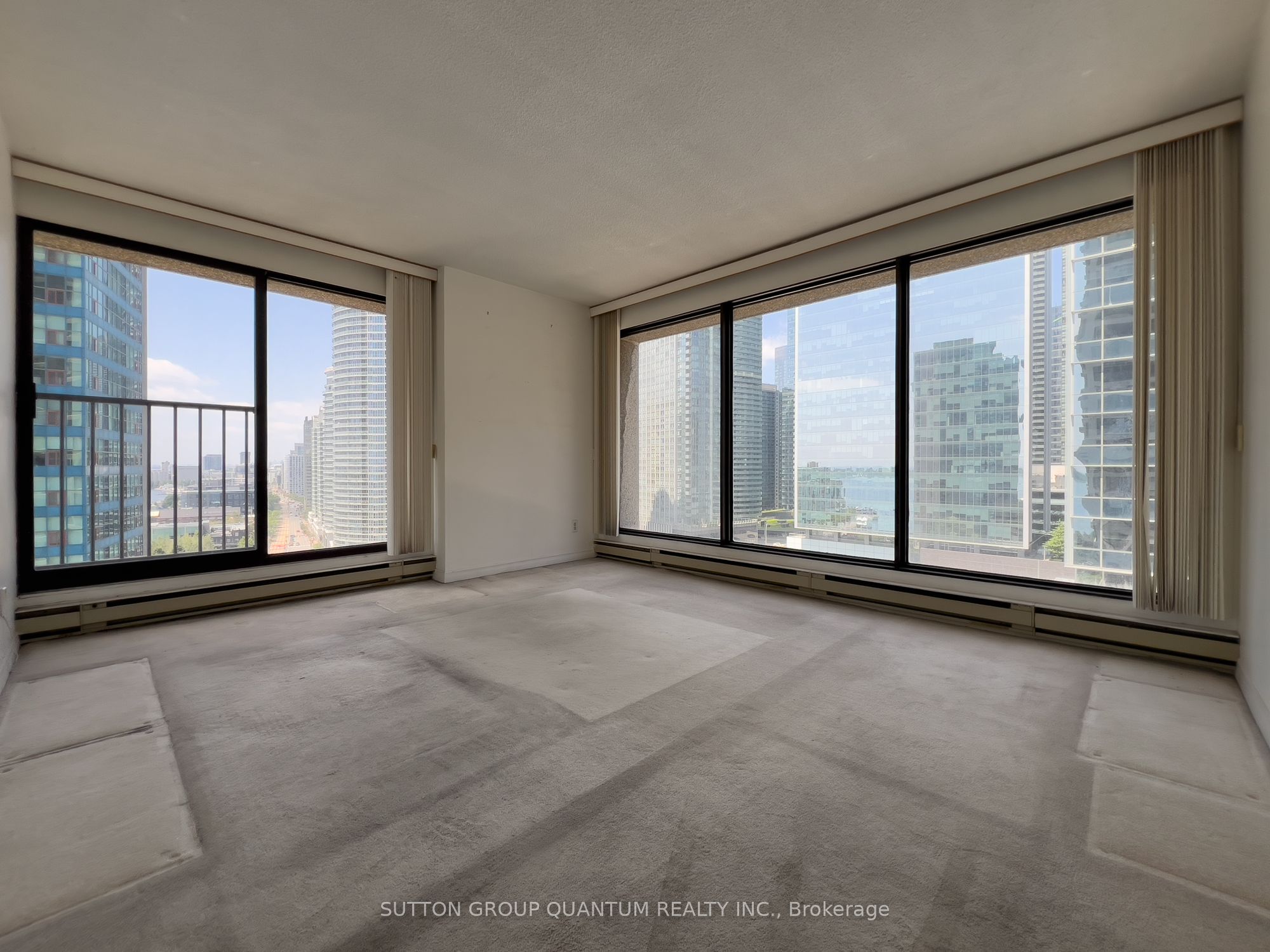 55 Harbour Square 1617 Property Photo 7