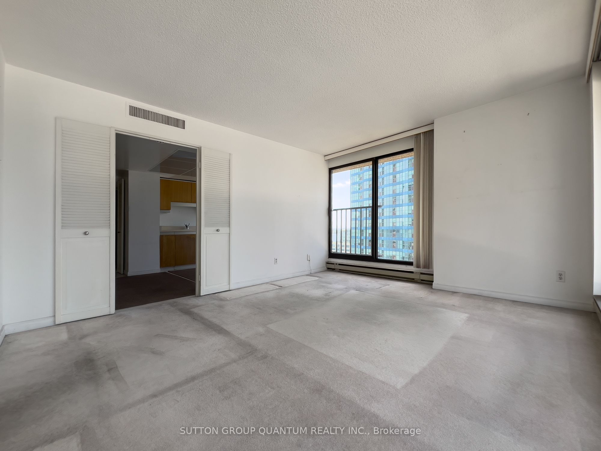 55 Harbour Square 1617 Property Photo 8