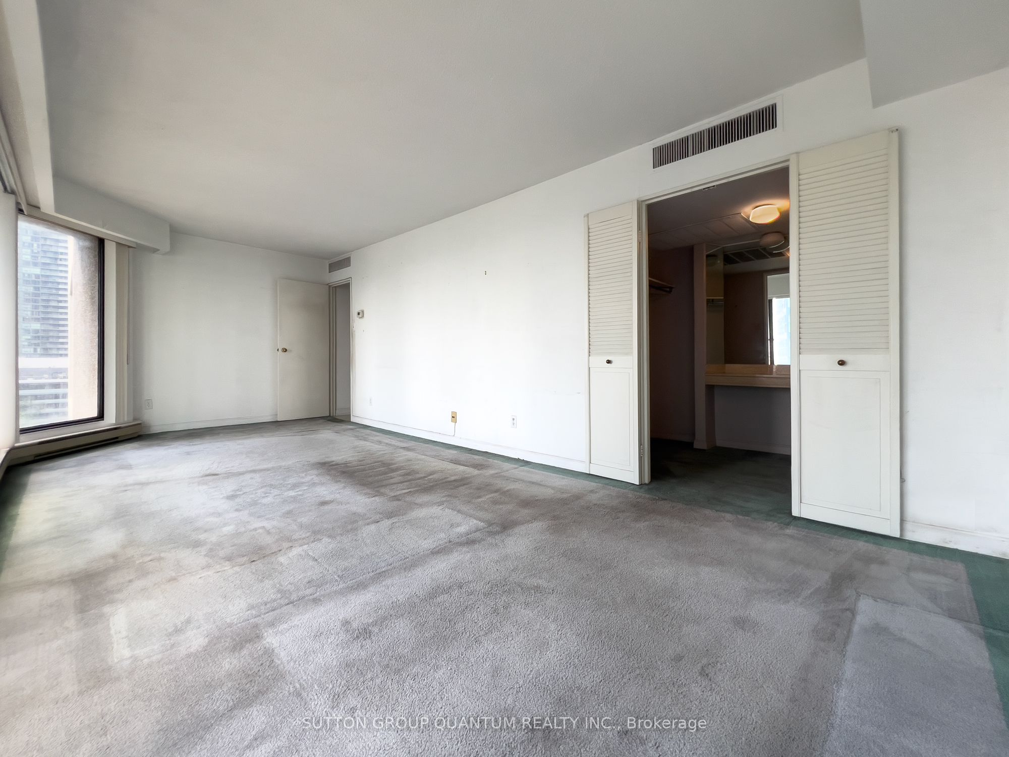 55 Harbour Square 1617 Property Photo 15
